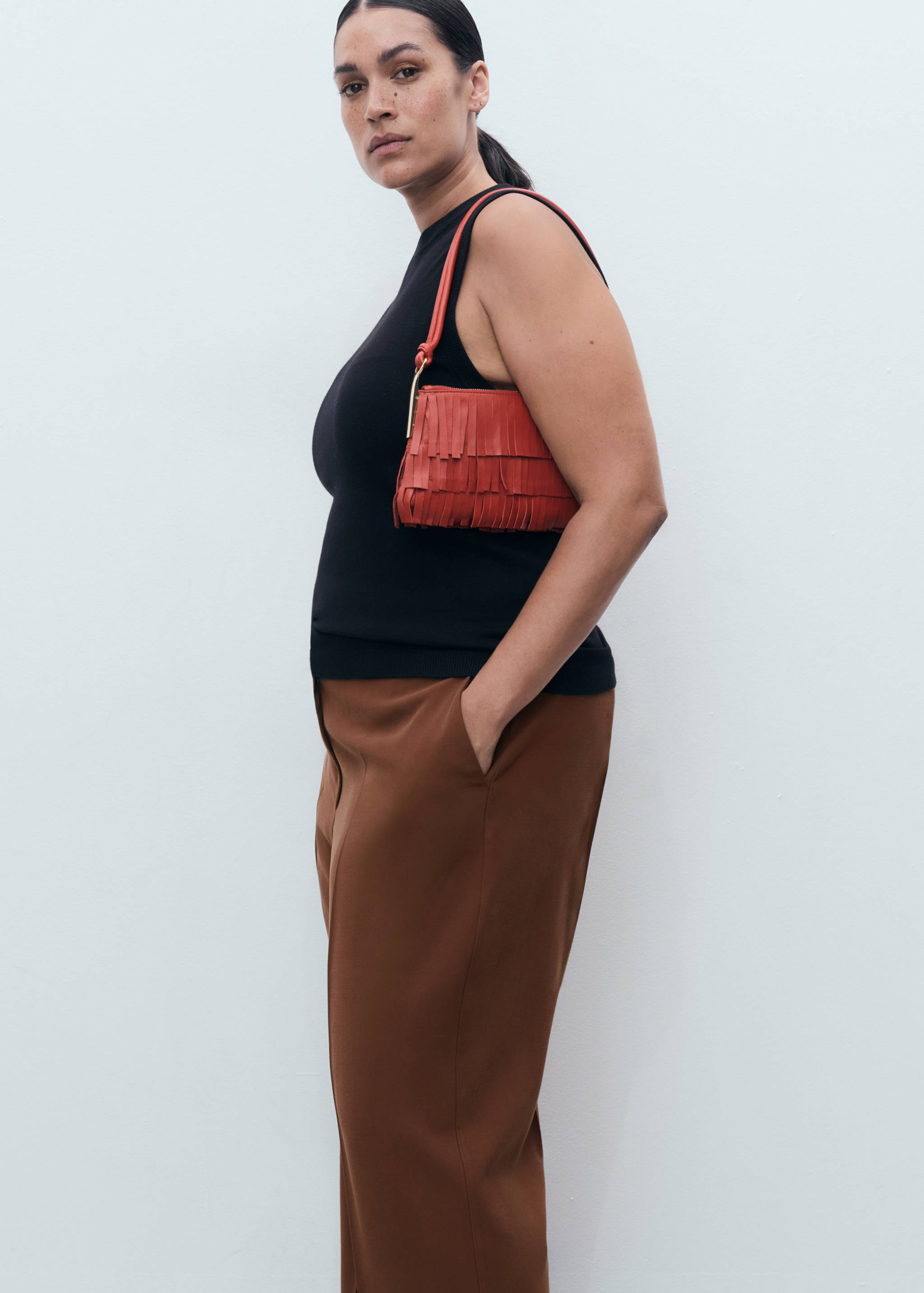 Straight mid-rise pants - Details of the article 5