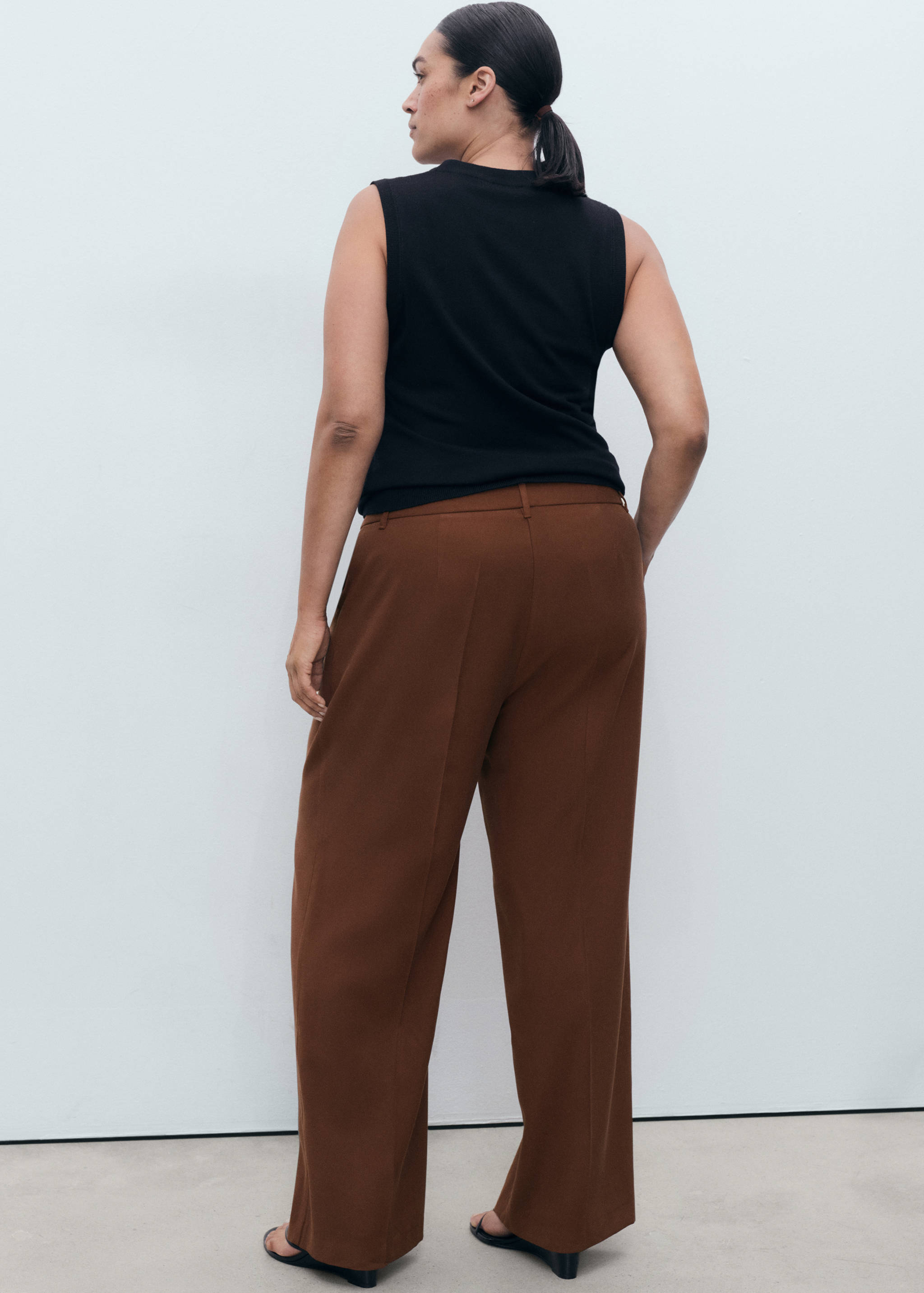 Straight mid-rise pants - Details of the article 4