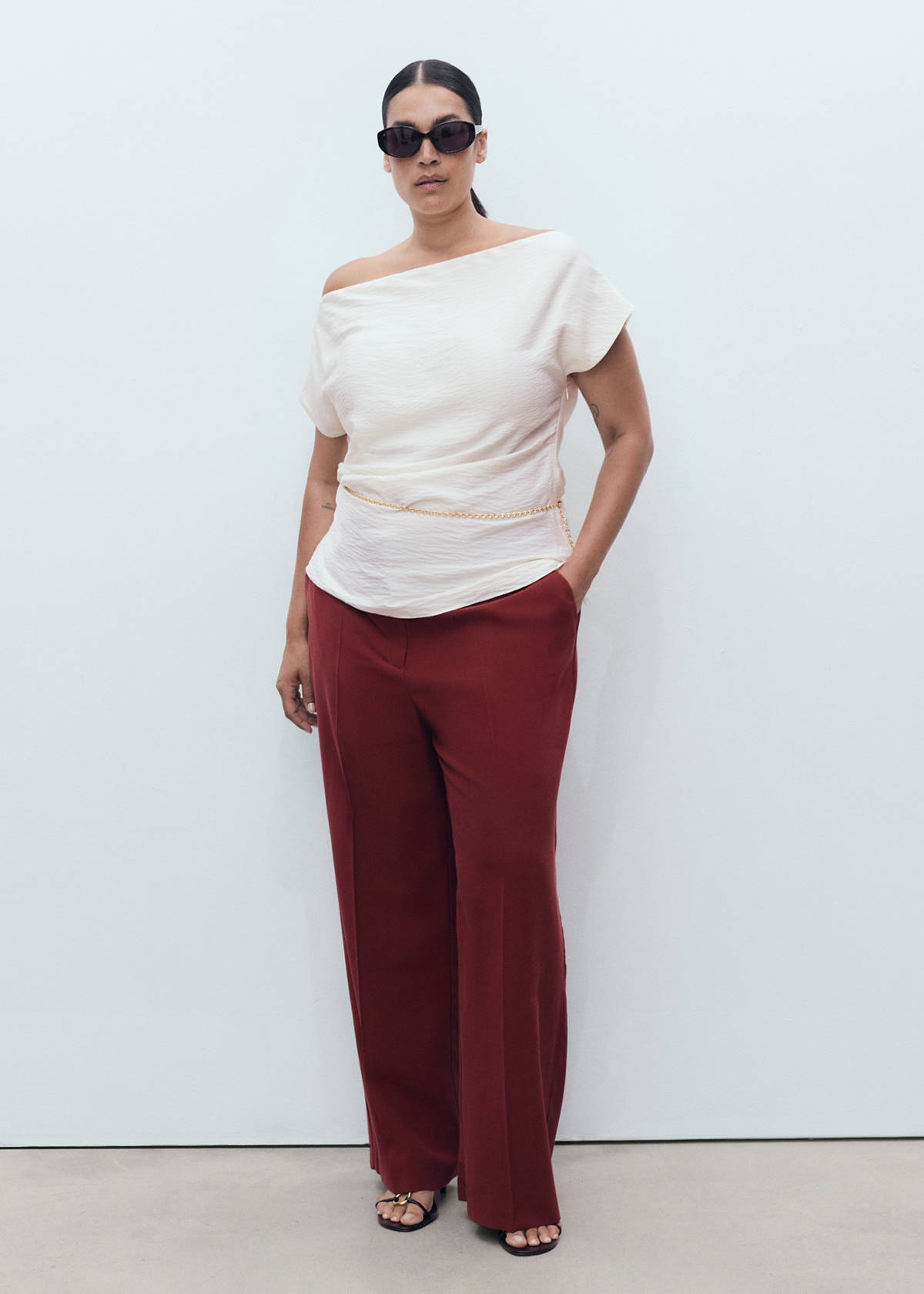 Straight mid-rise trousers — Maroon