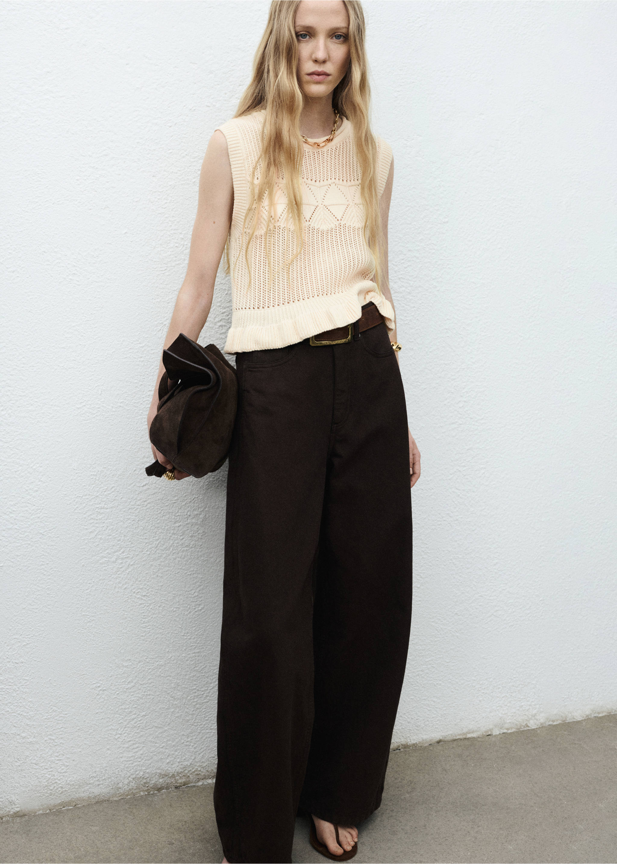 Gilet en maille ajourée volant - Plan moyen, Écru. Ref: 17084082-00.