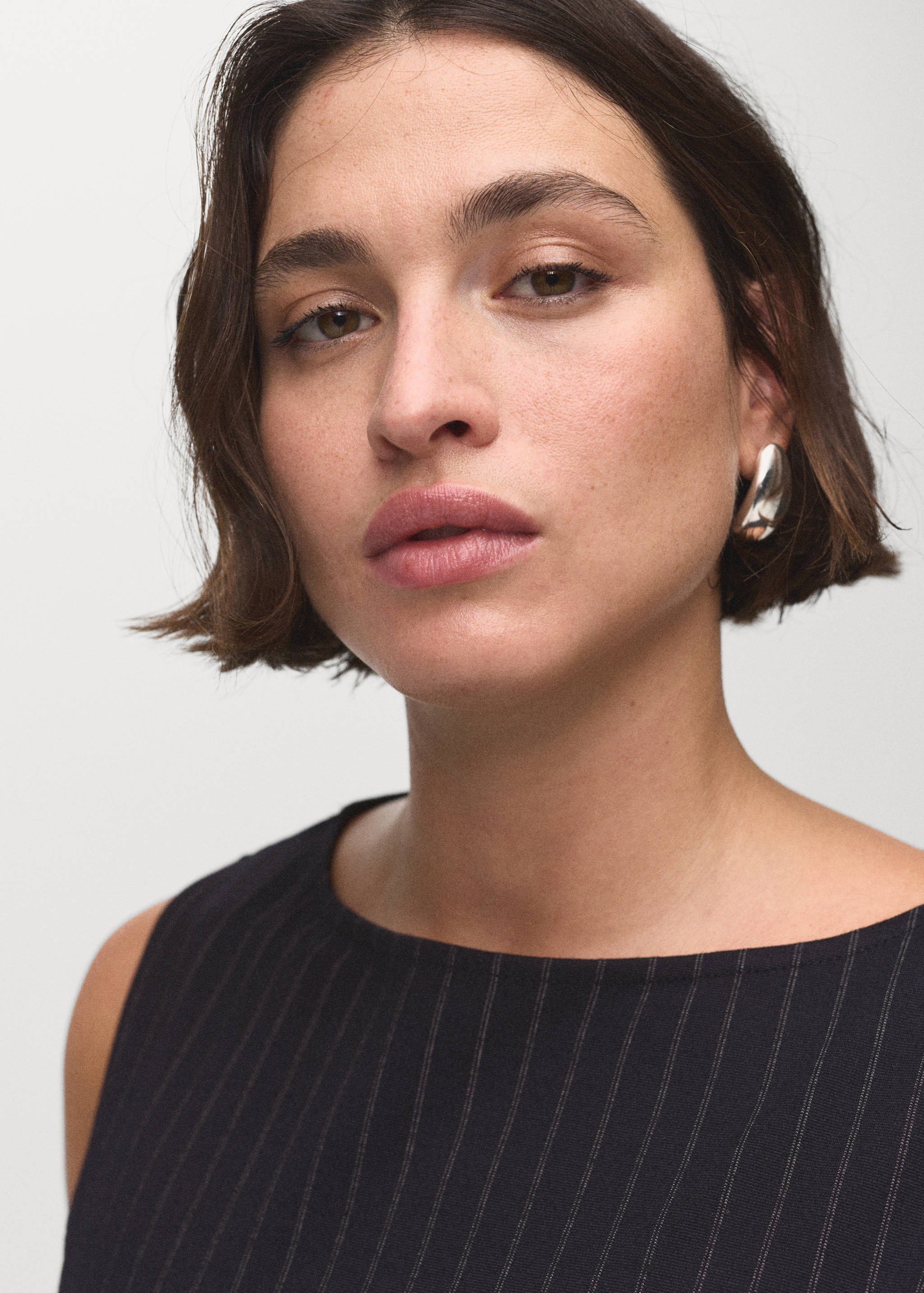 Boat-neck pinstripe dress - Details of the article 4