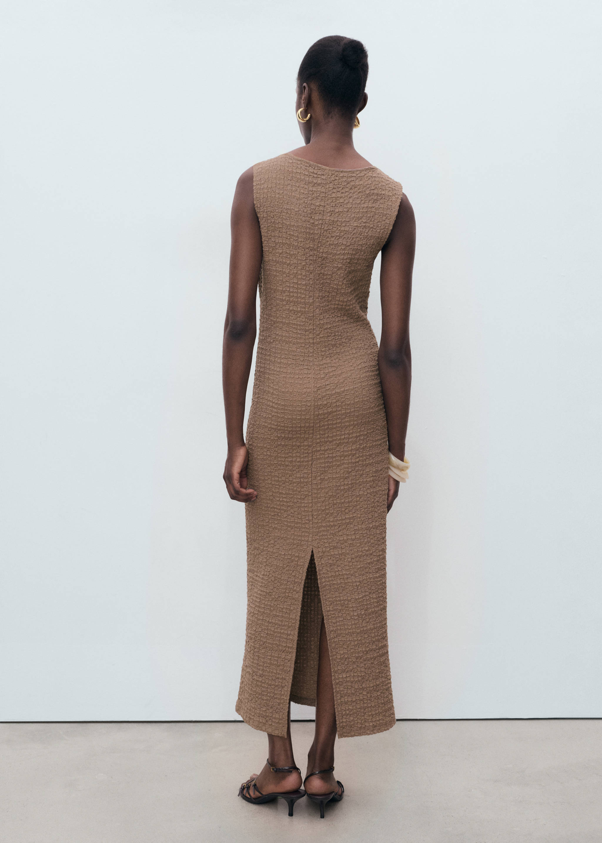 Fitted textured dress - Reverse of the article