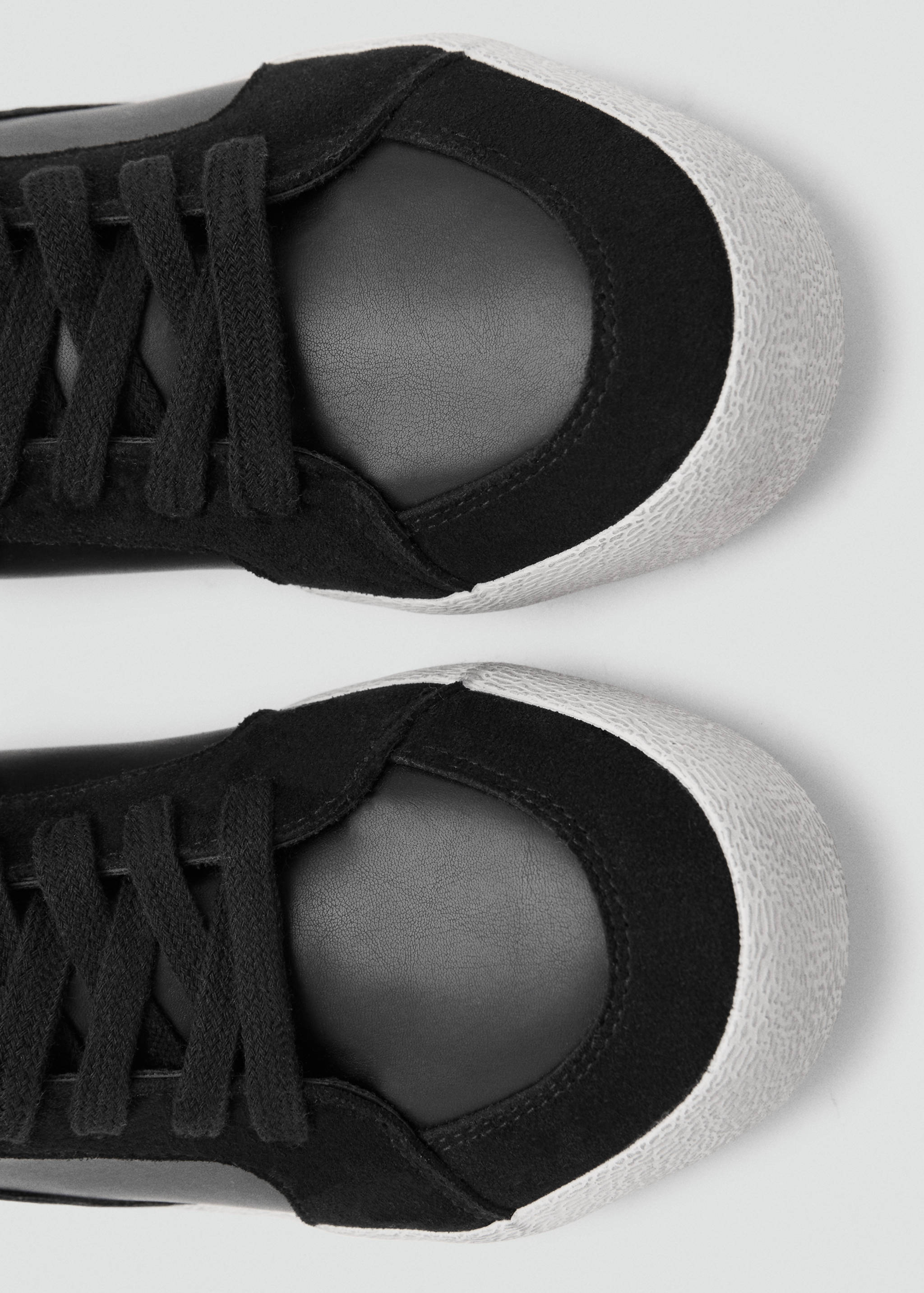 Studded sport boot - Details of the article 2