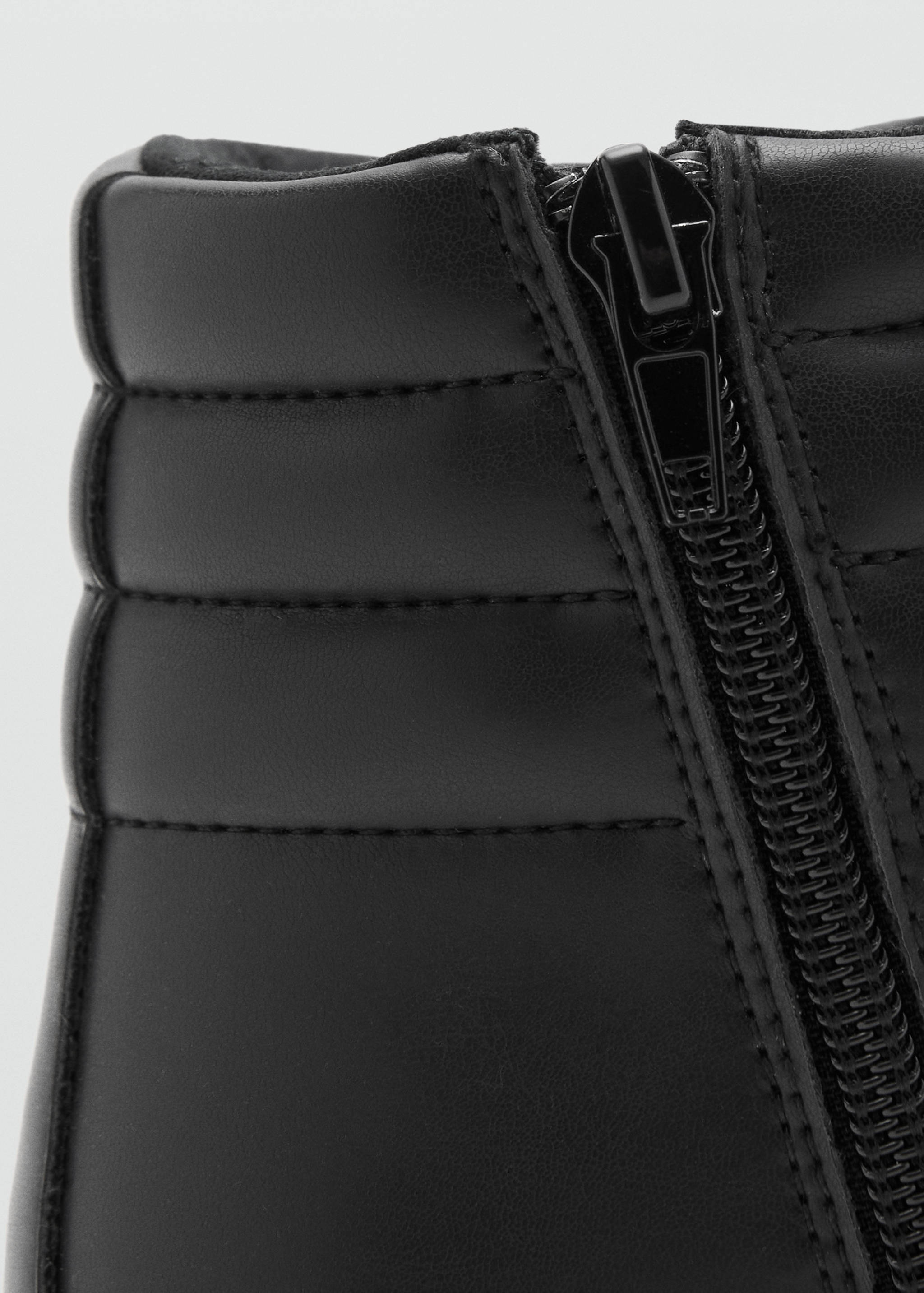 Studded sport boot - Details of the article 3