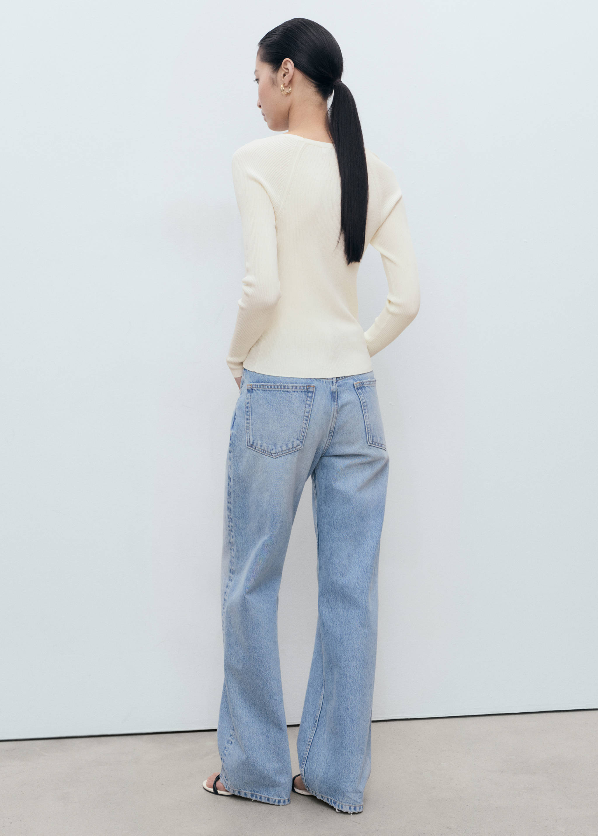 Pull-over côtelé col en V - Verso de l’article