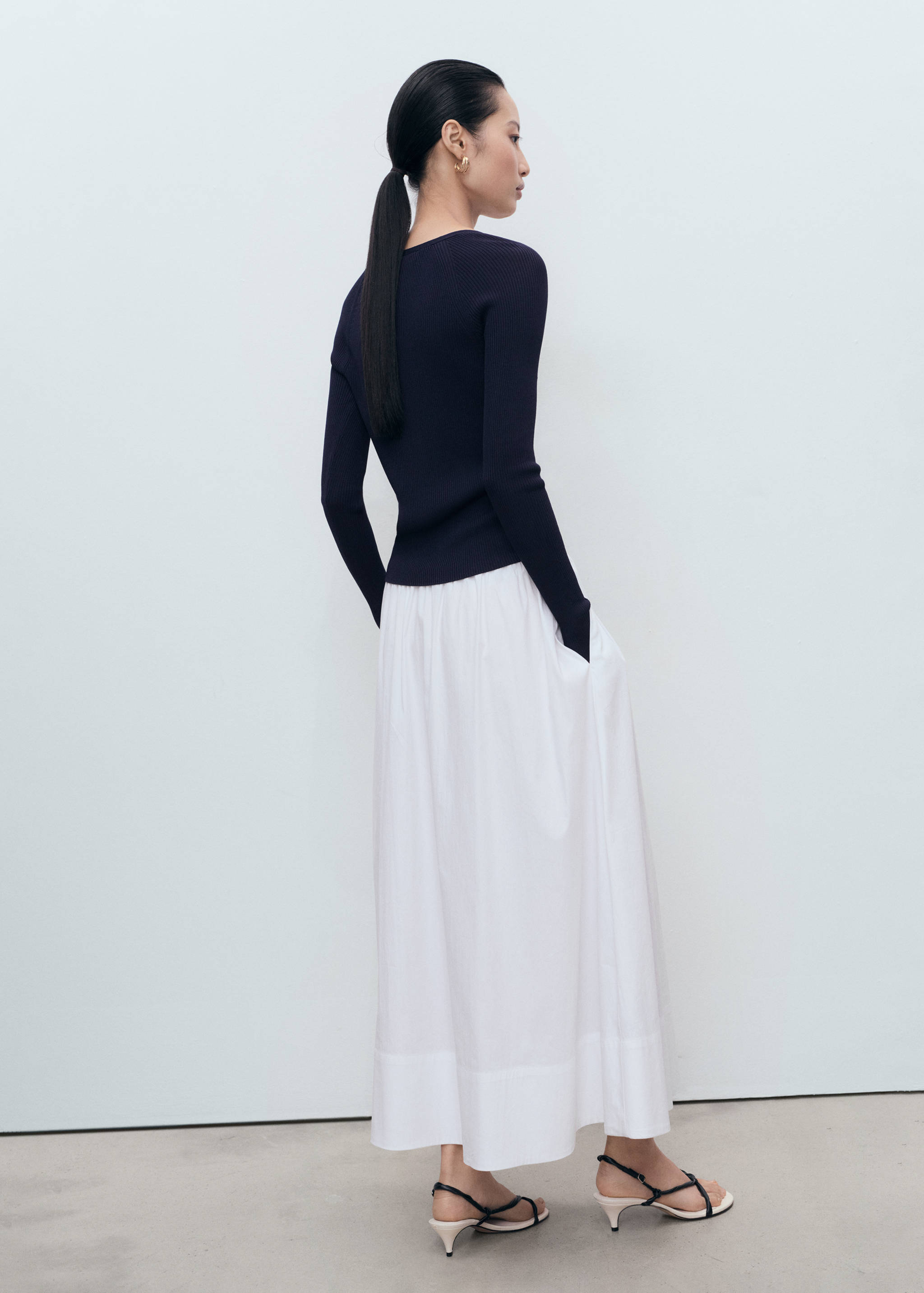 Pull-over côtelé col en V - Verso de l’article