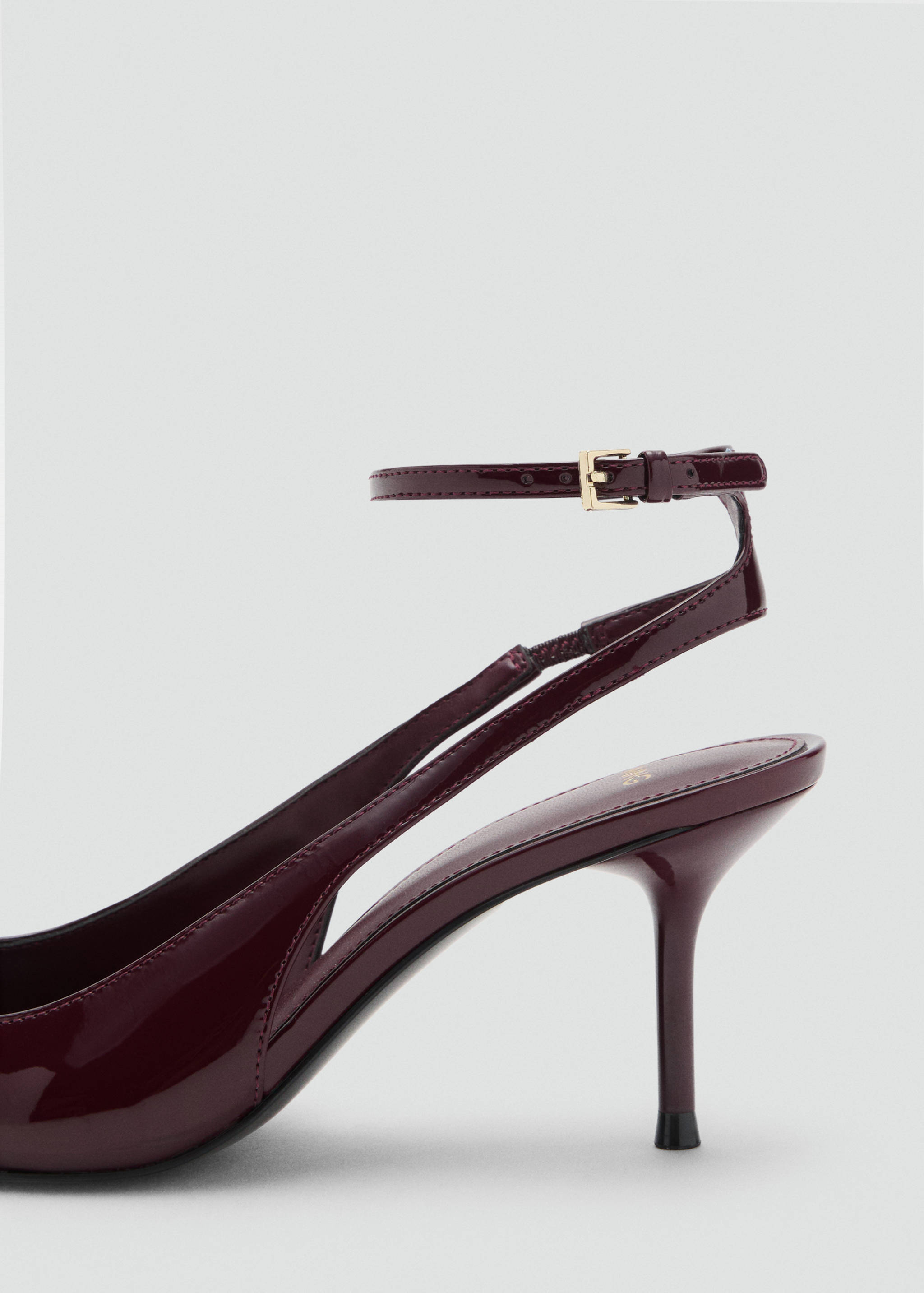 Patent heeled shoes - Details of the article 1