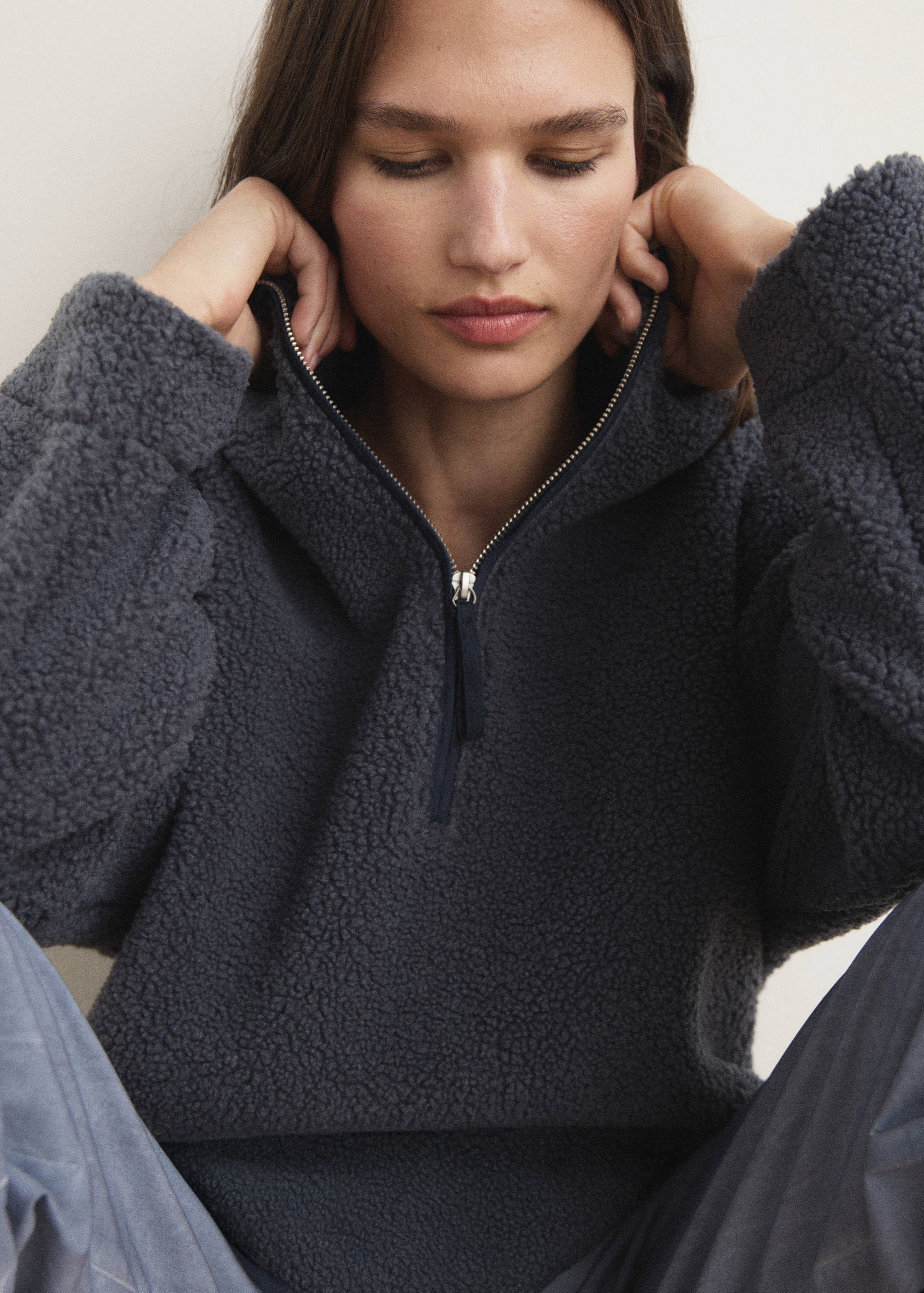 Fleece sweatshirt with zip - Details of the article 2