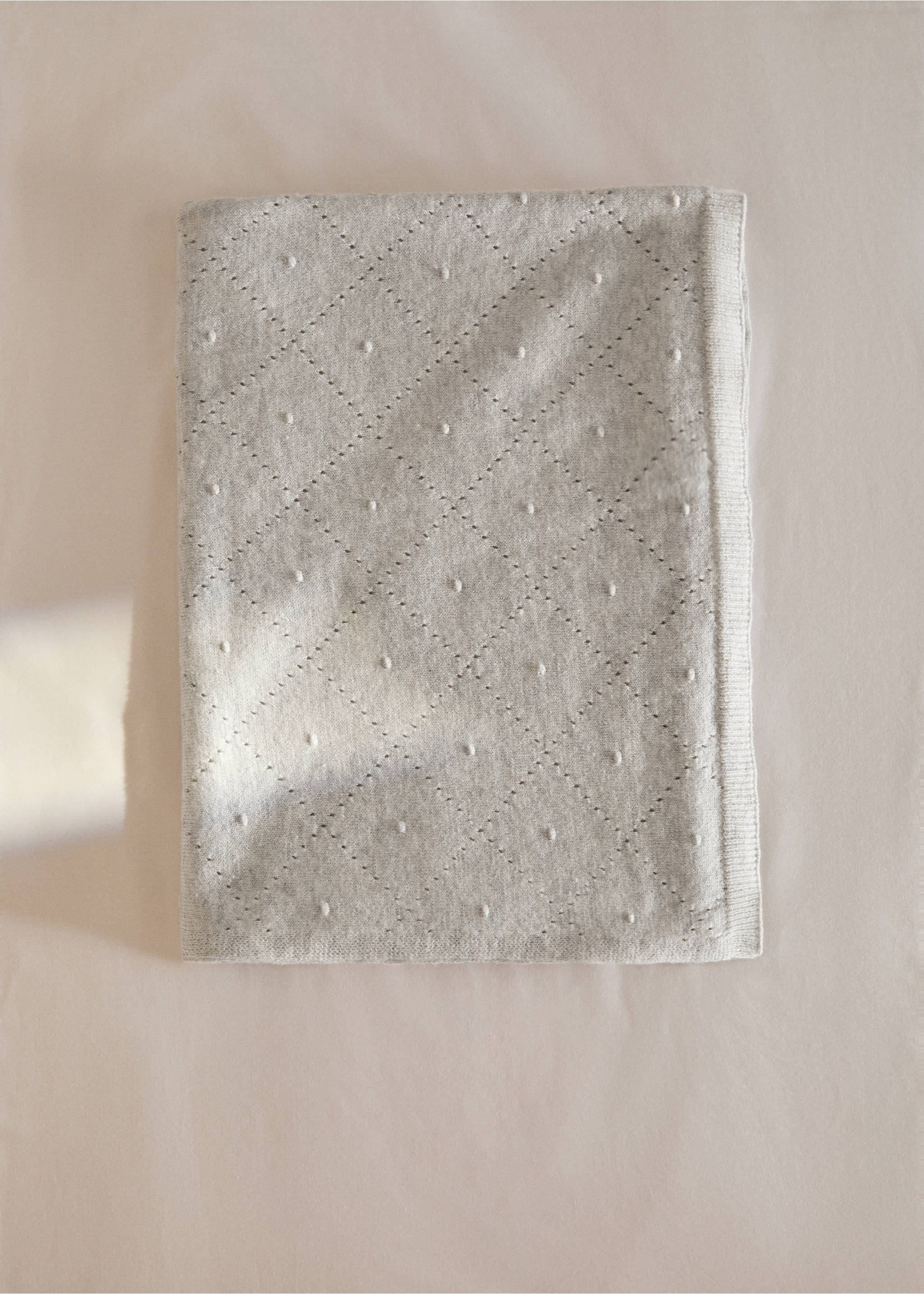 Embroidered children’s blanket with rhombus design - General plane, Grey. Ref: 17084125-00.