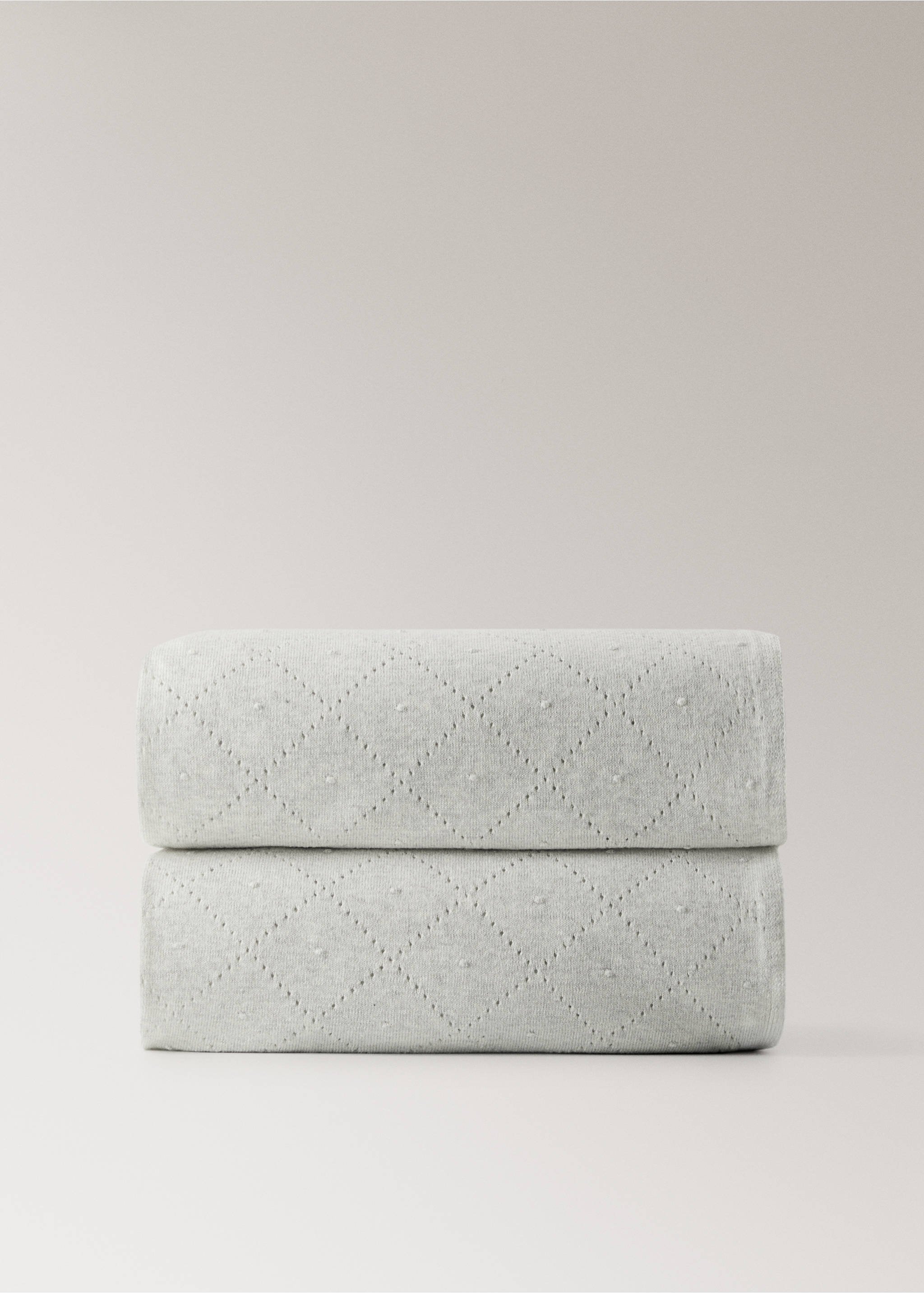 Embroidered children’s blanket with rhombus design - Article without model, Grey. Ref: 17084125-00.