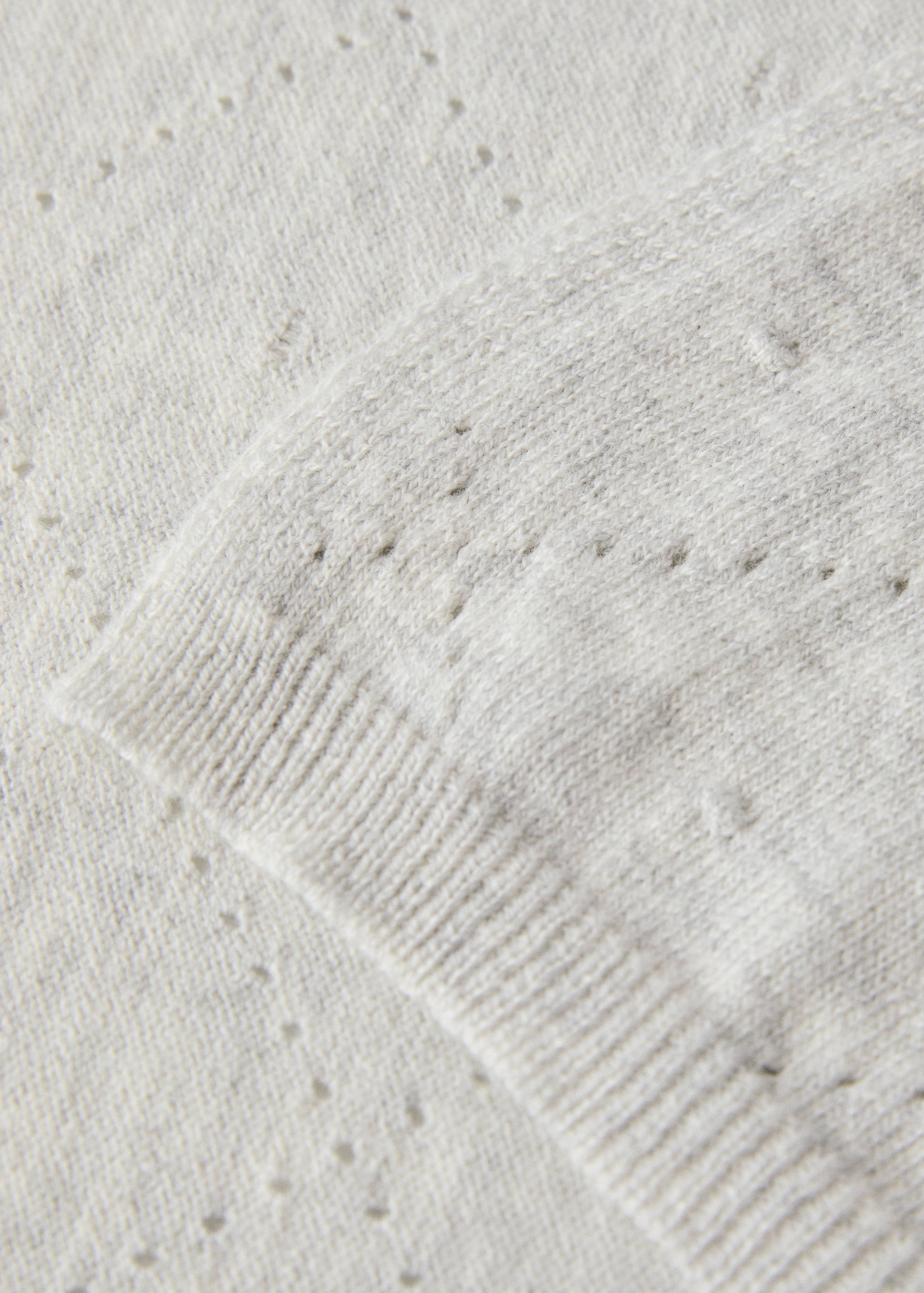 Embroidered children’s blanket with rhombus design - Details of the article 1