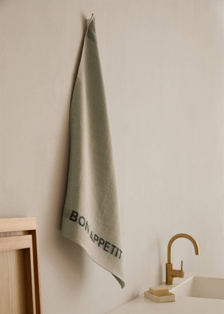 Linen tea towel with embroidered details — Light/Pastel Brown