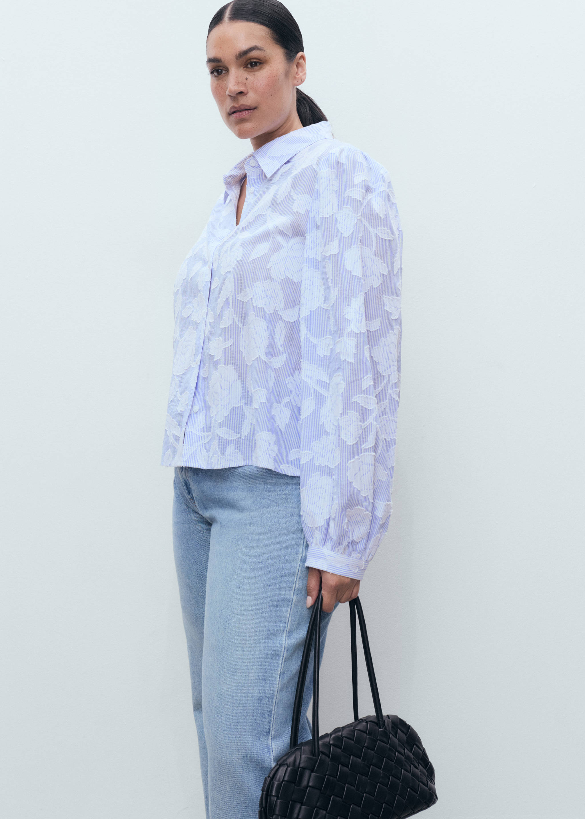 Striped shirt with embroidered details - Details of the article 5