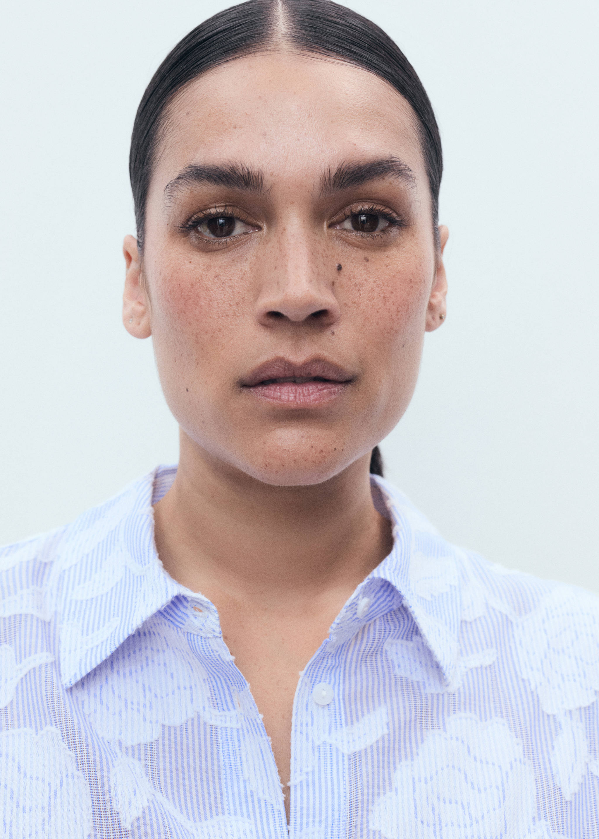 Striped shirt with embroidered details - Details of the article 4