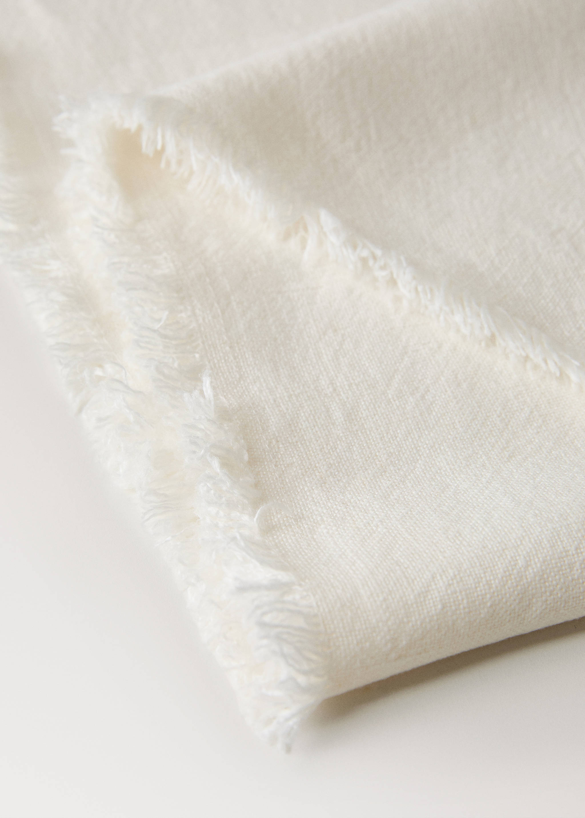 Linen table runner with tassels - Details of the article 1