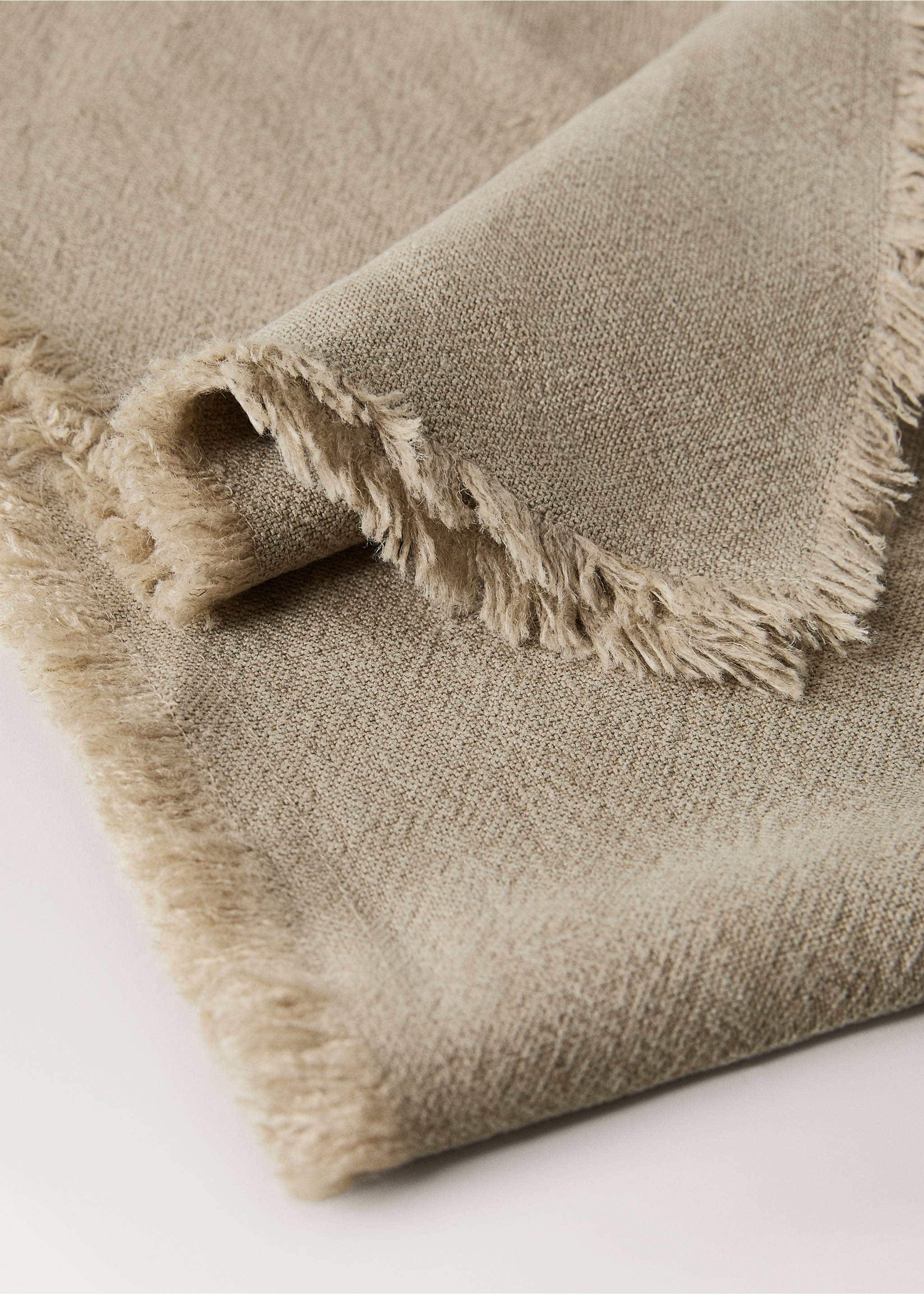 Linen table runner with tassels - Details of the article 1, Light/Pastel Brown. Ref: 17084136-00.