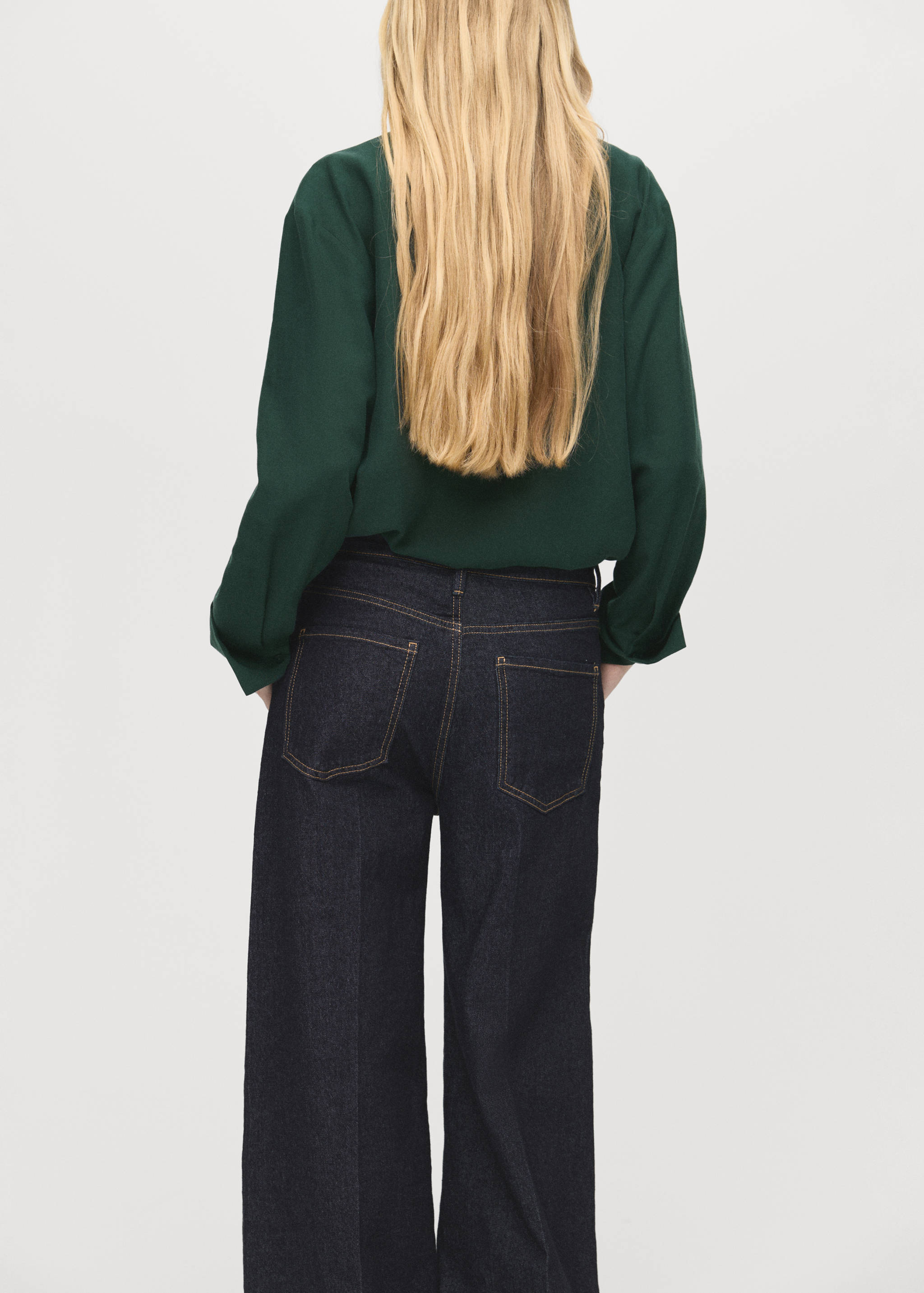 Lyocell shirt with hidden buttons - Reverse of the article