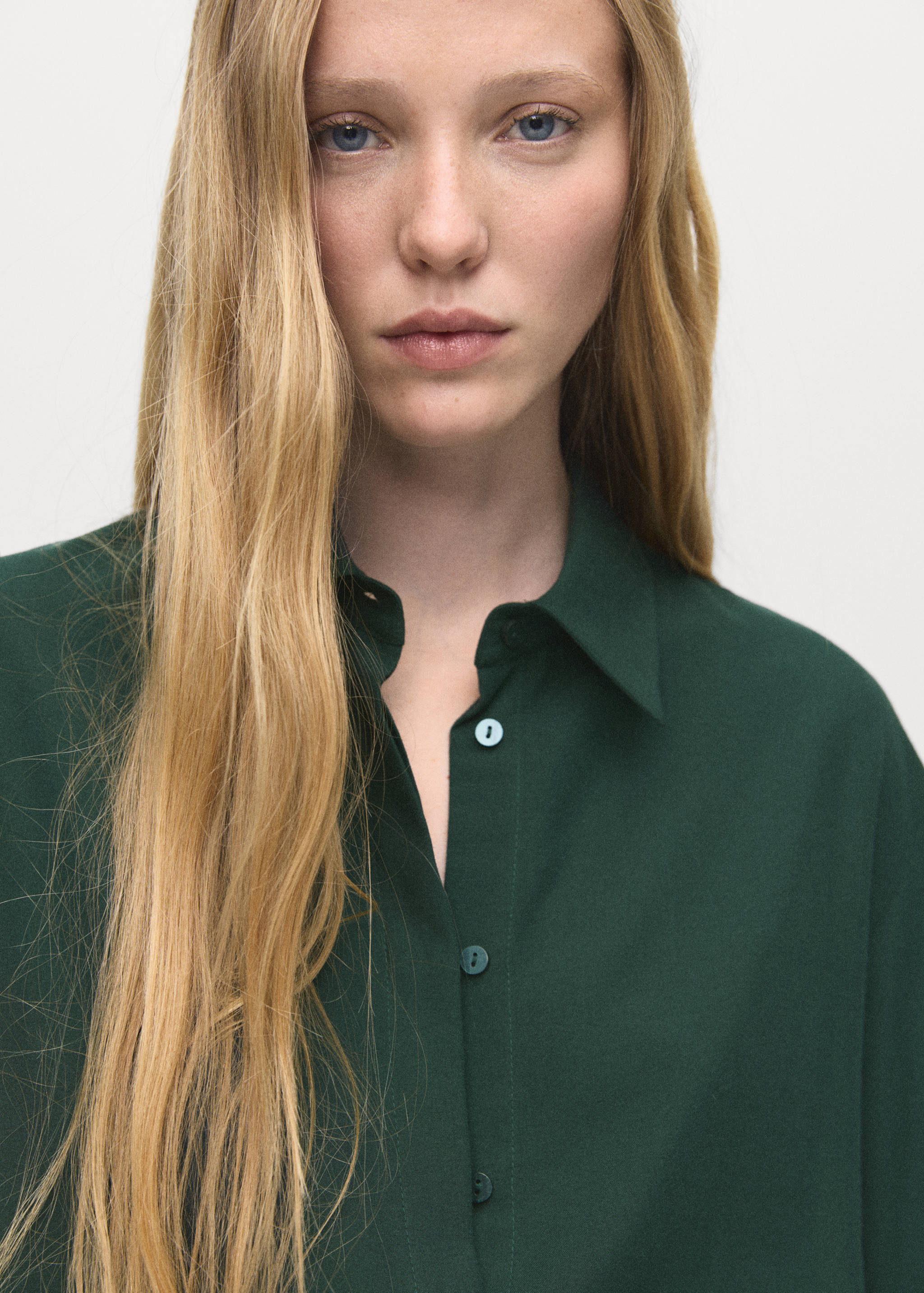 Lyocell shirt with hidden buttons - Details of the article 1