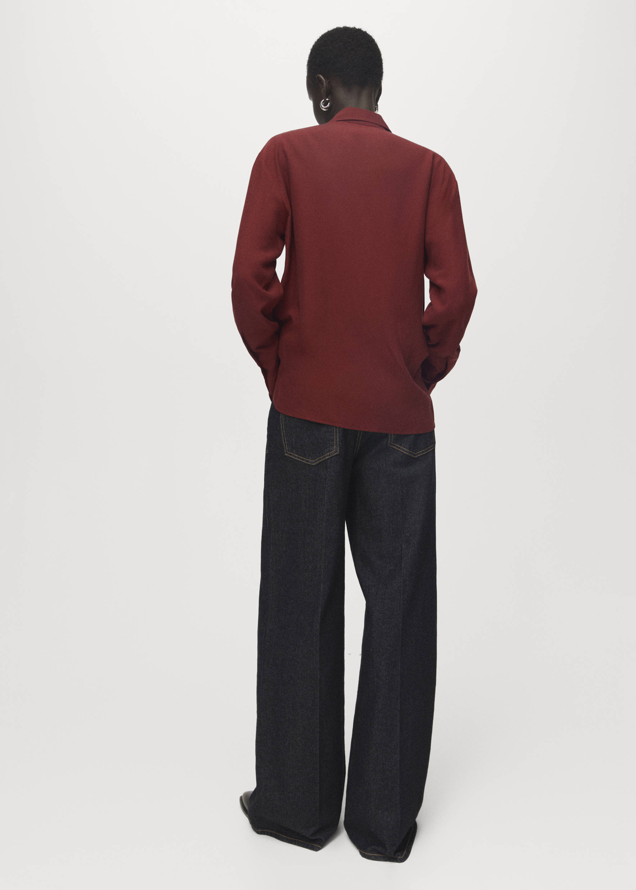 Lyocell shirt with hidden buttons - Reverse of the article