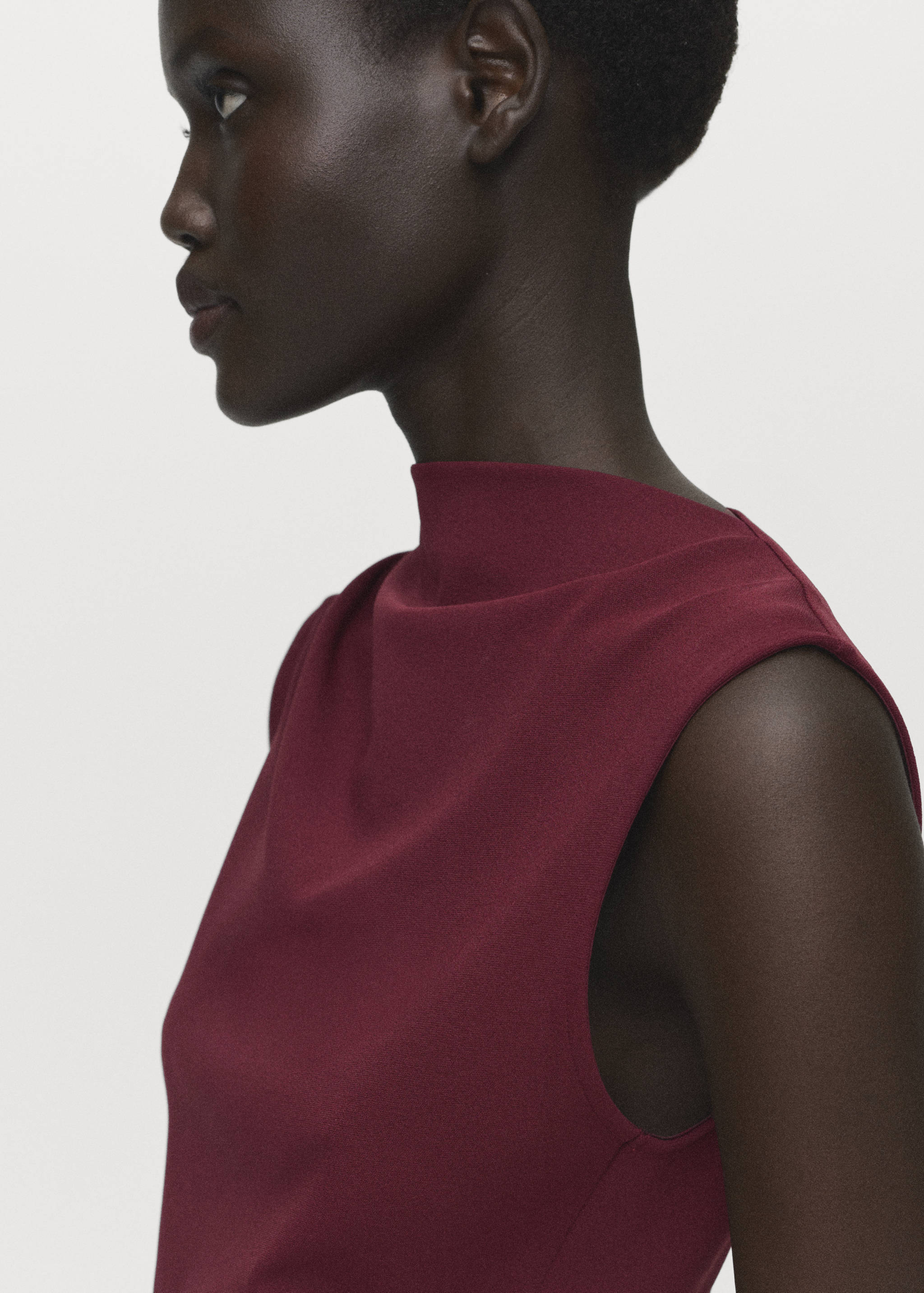 Vestido com pregas justo ao corpo - Pormenor do artigo 1