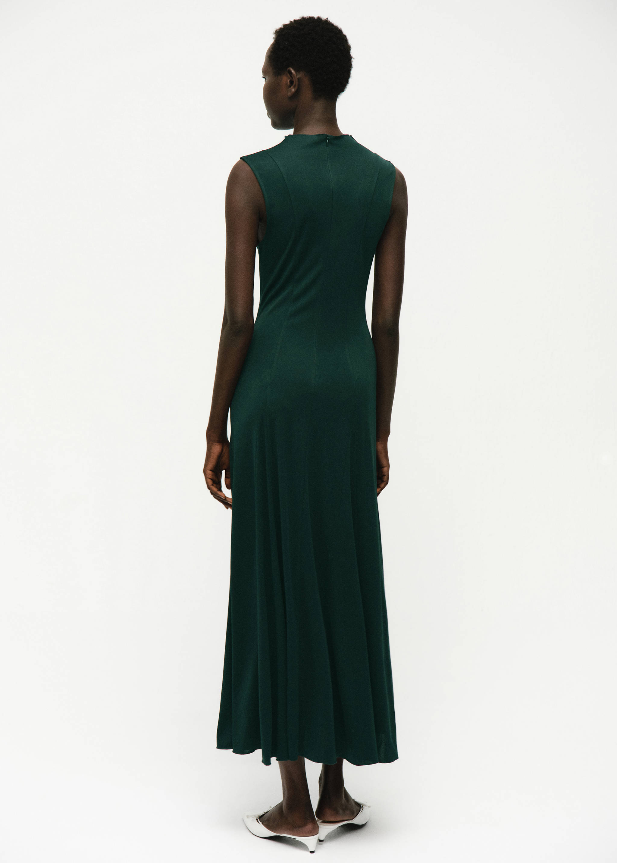 Godet dress with a perkins collar - Reverse of the article