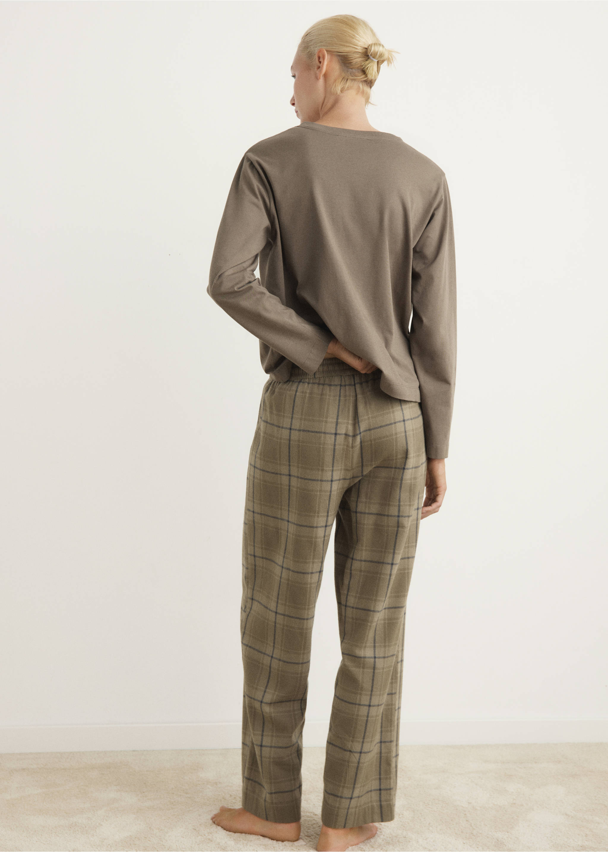 Two-piece flannel check pyjamas - Reverse of the article, Olive Green. Ref: 17084406-00.