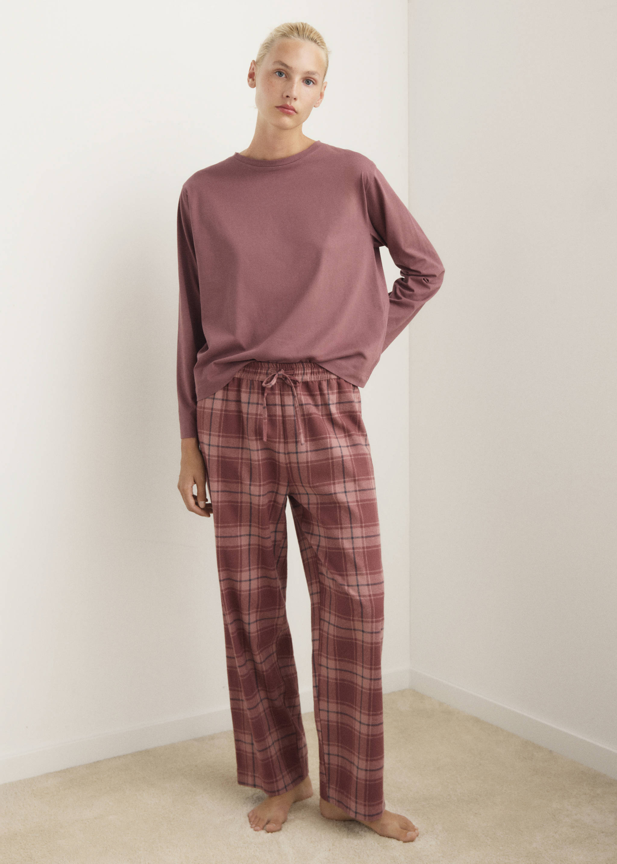 Two-piece flannel check pajamas - General plane