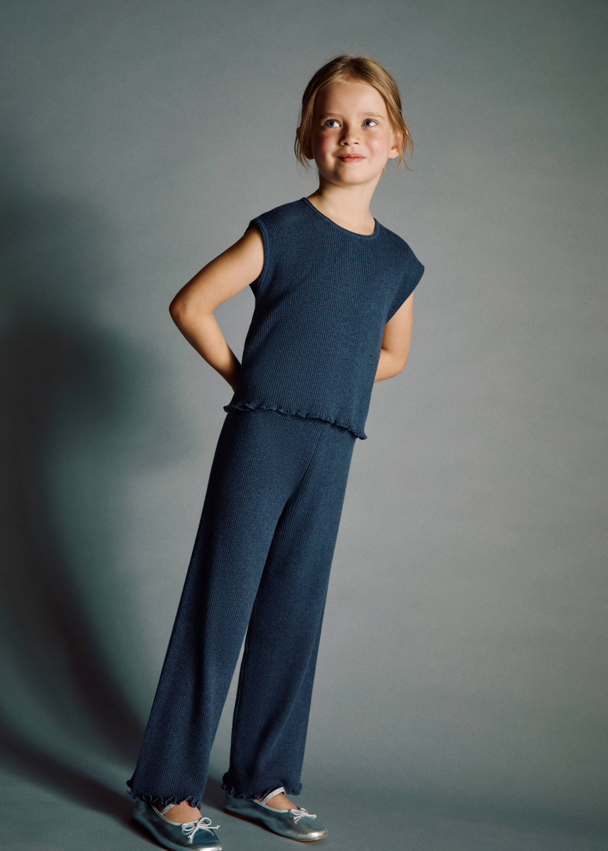 Spodnie z prążkowanej dzianiny - Plan średni