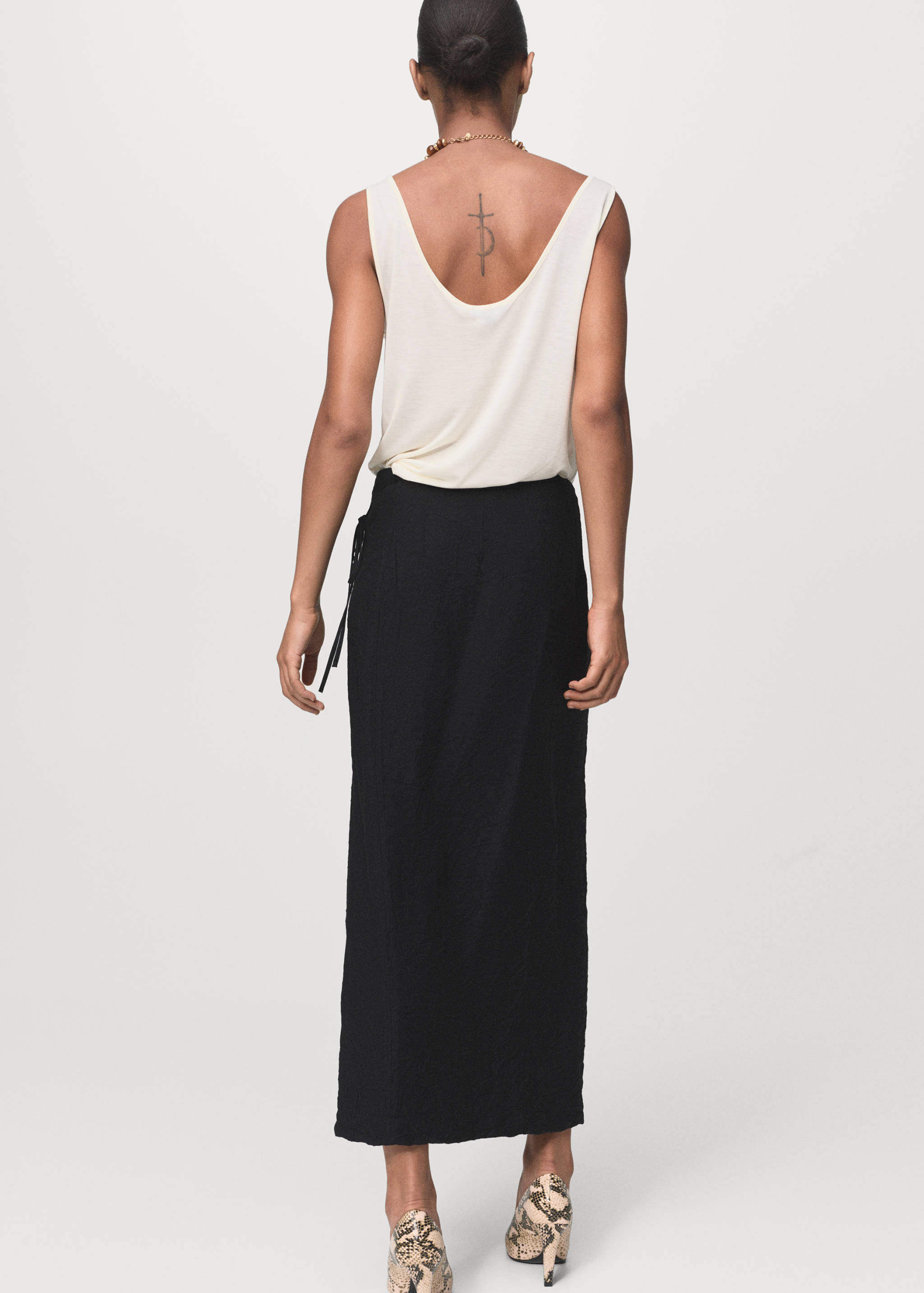 Creased-effect wrap-around skirt - Reverse of the article