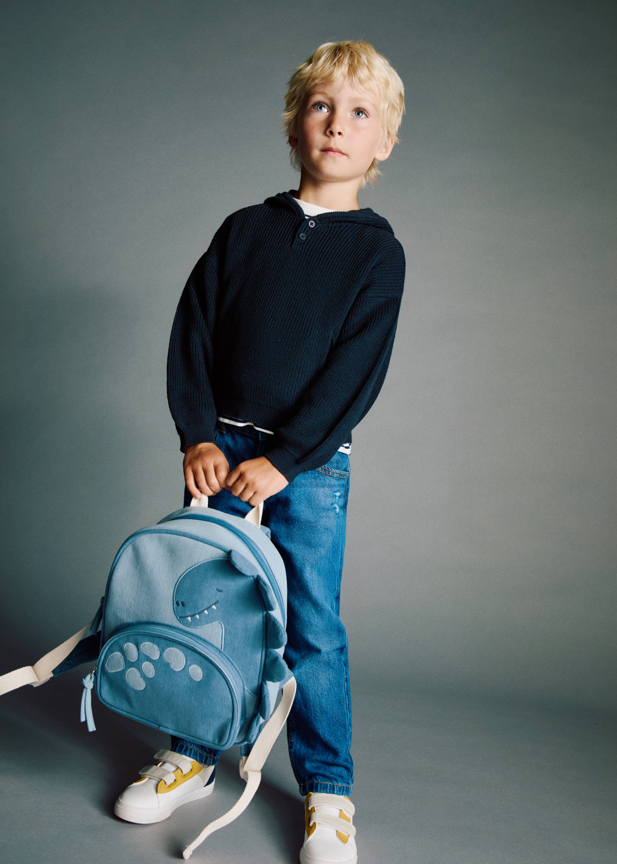 Stickad tröja i huva - Allmän bild