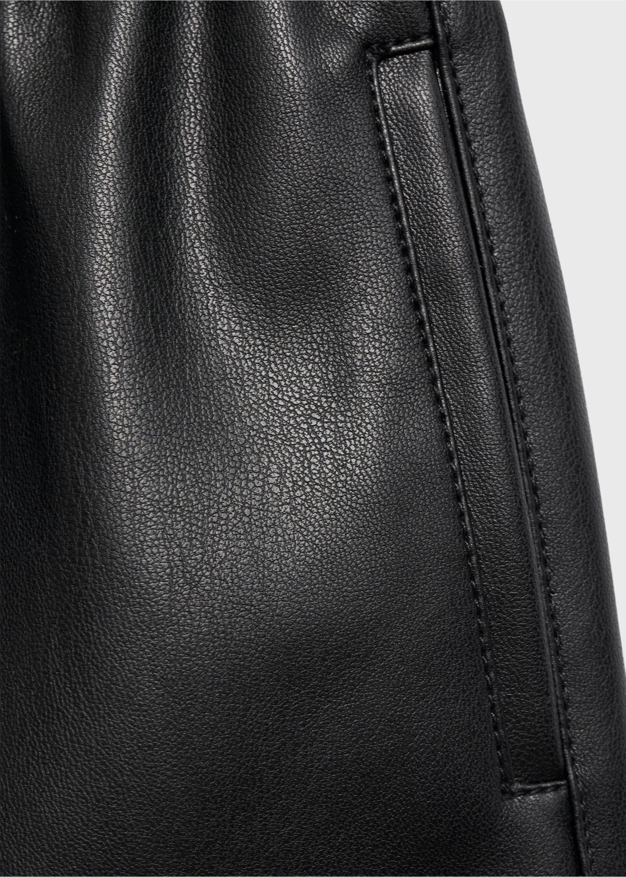 Faux-leather shorts - Details of the article 8, Black. Ref: 17084433-00.