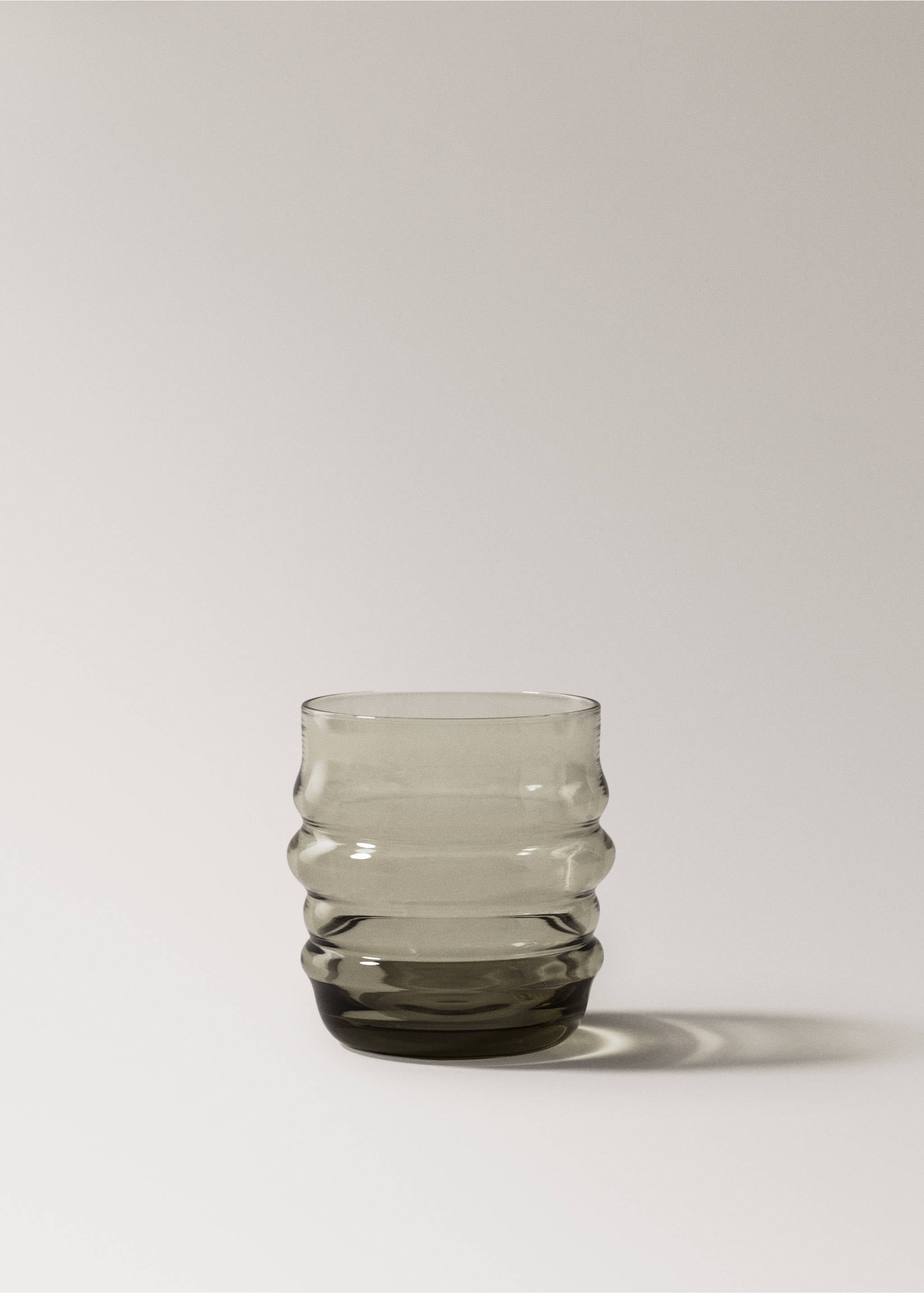 Smoked borosilicate glass vase with wave design - Article without model, Charcoal. Ref: 17084439-00.