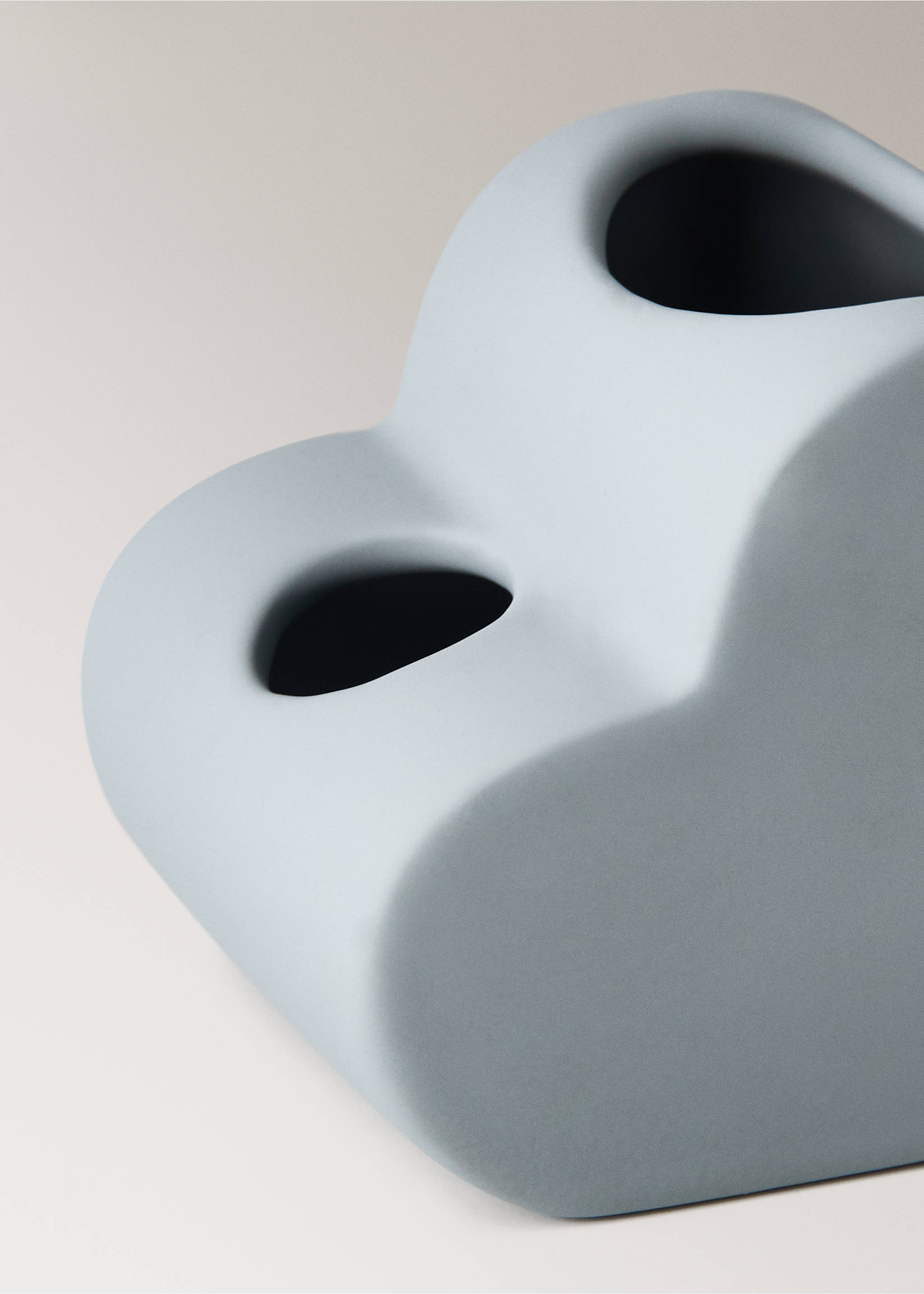 Cloud-shaped stoneware toothbrush holder - Details of the article 2, Sky Blue. Ref: 17084442-00.