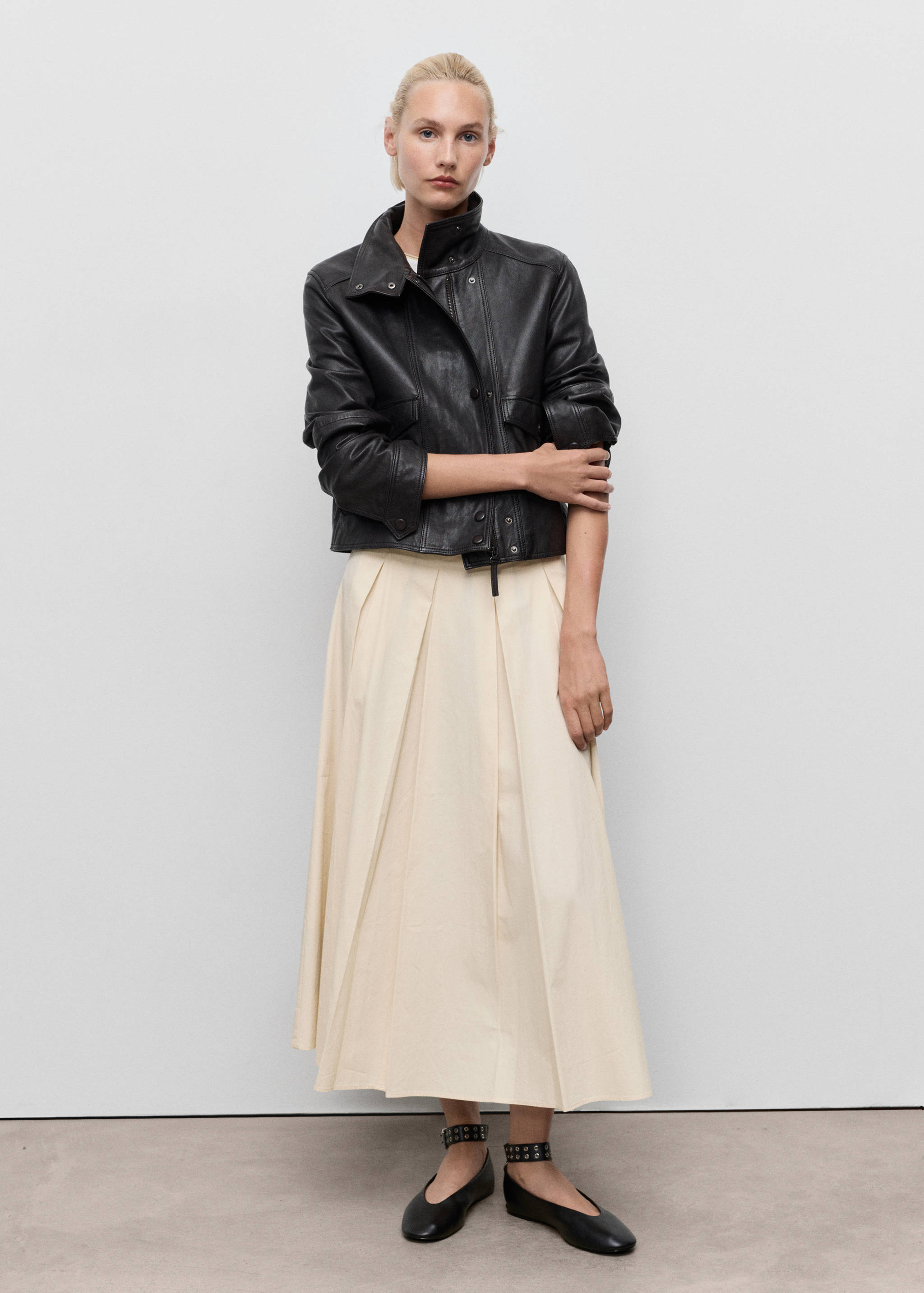 Pleated midi-skirt - General plane