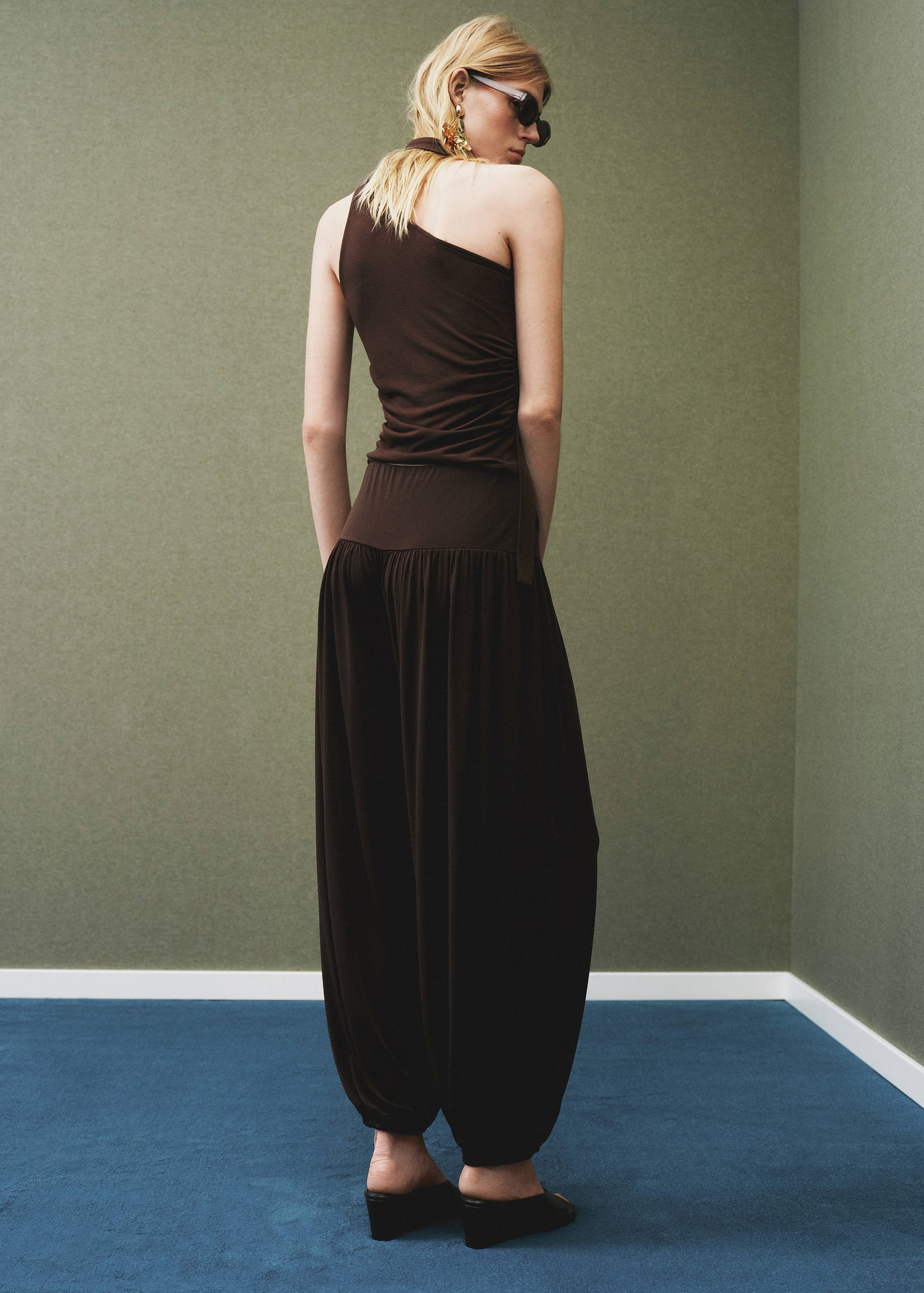 Balloon trousers with elastic waist - Reverse of the article