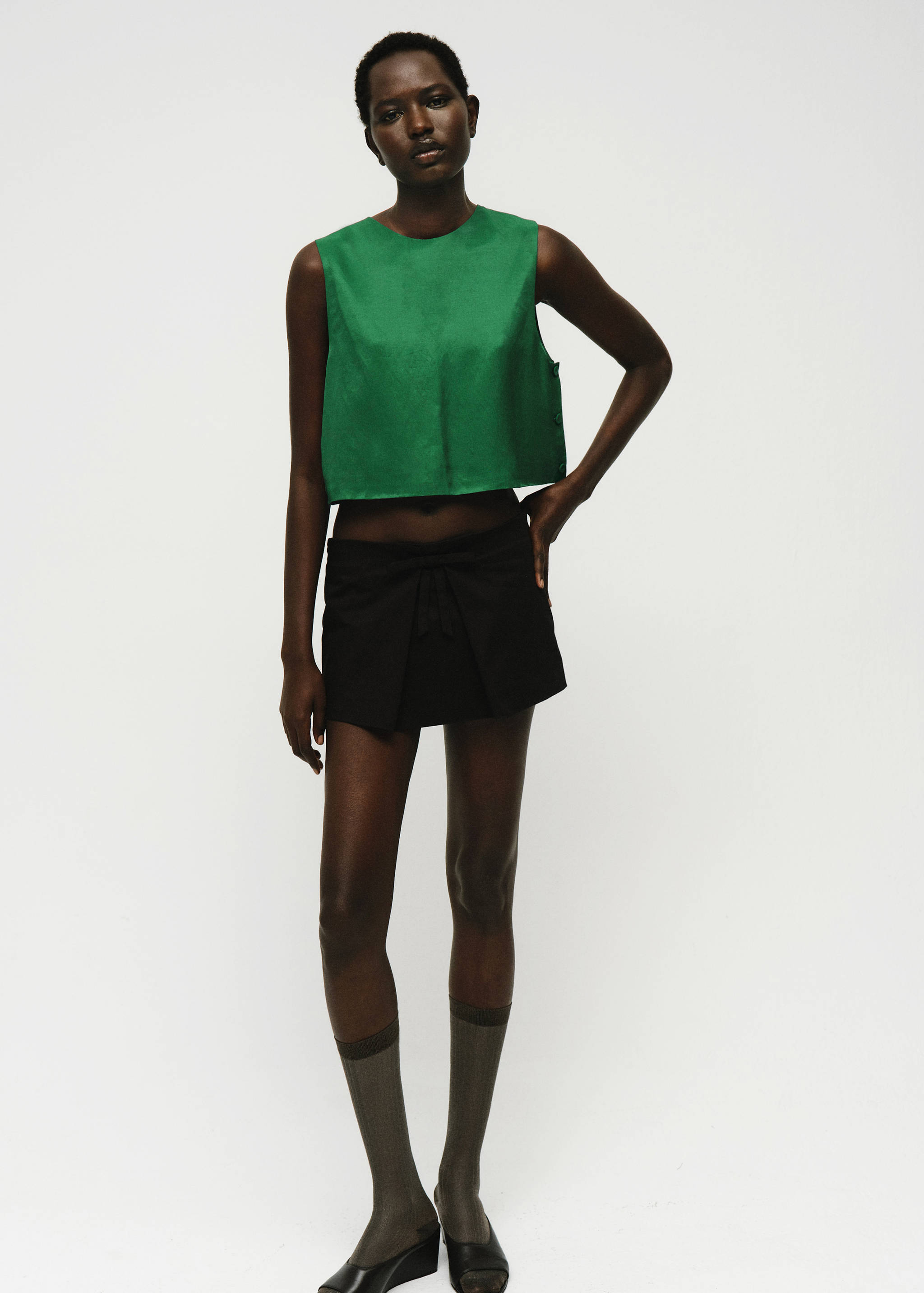 Топ из смесового льна с пуговицами - Общий план