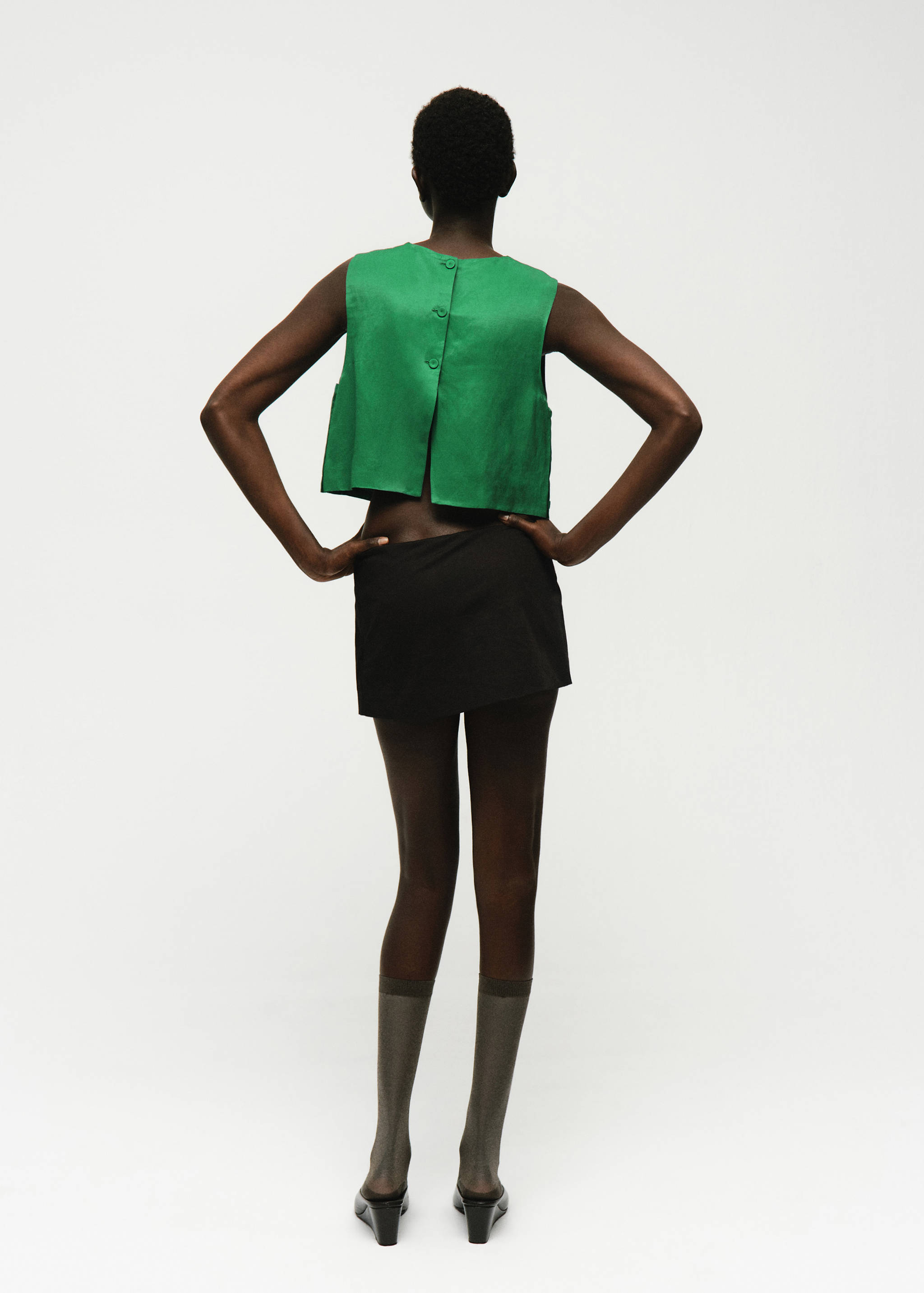 Топ из смесового льна с пуговицами - Обратная сторона изделия