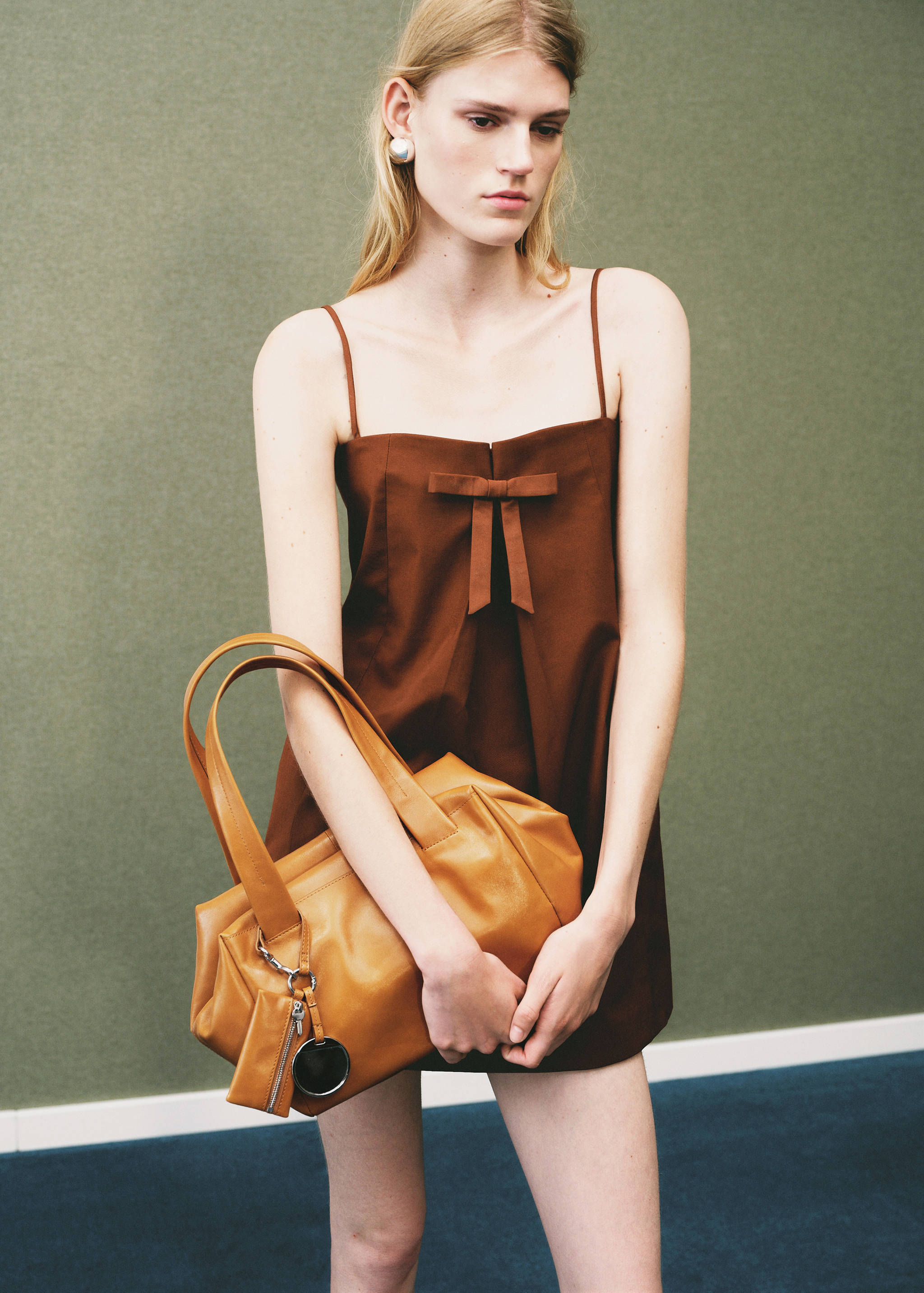 Dress with bow neckline - Medium plane