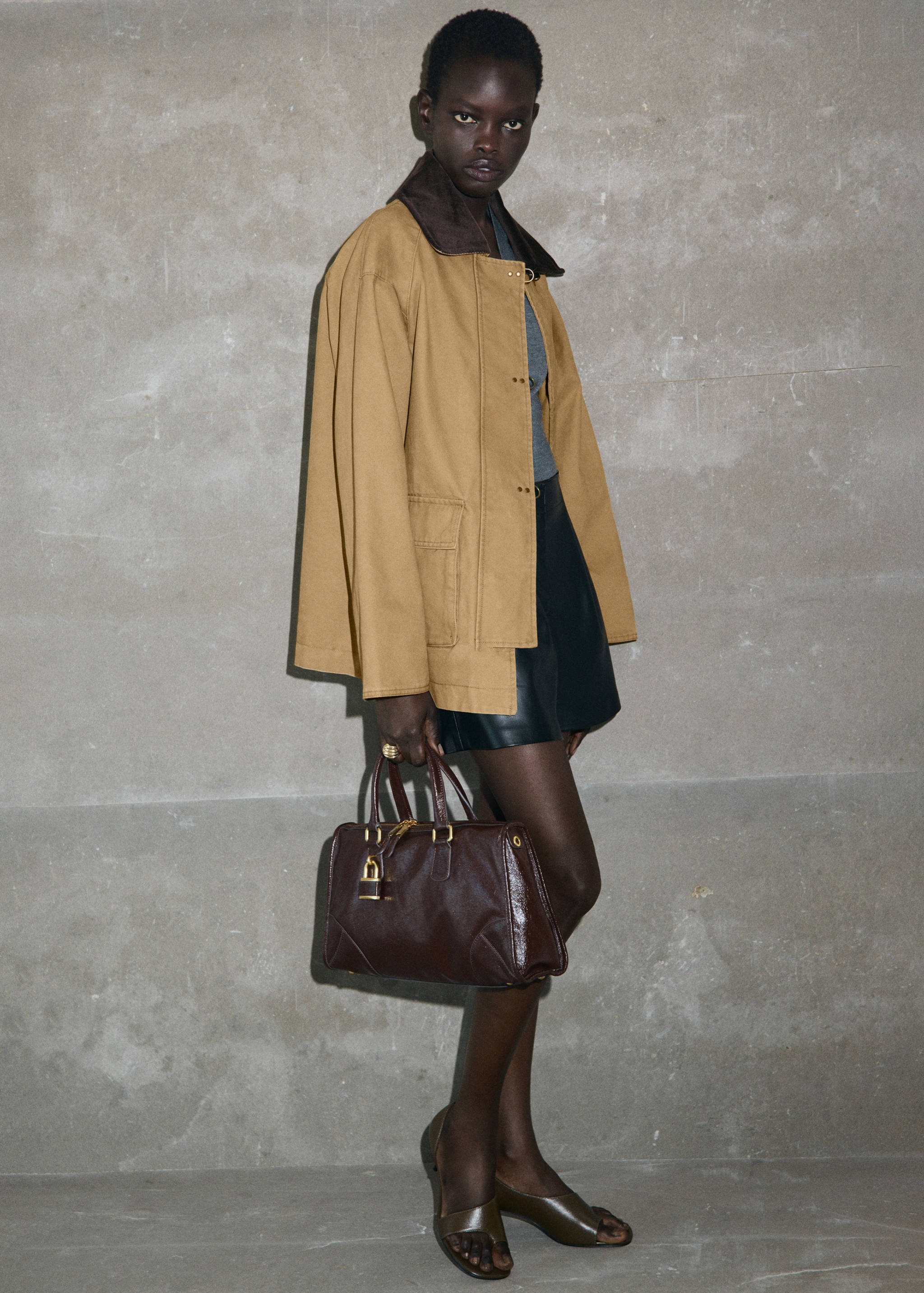 Oversized parka with contrasting collar - General plane