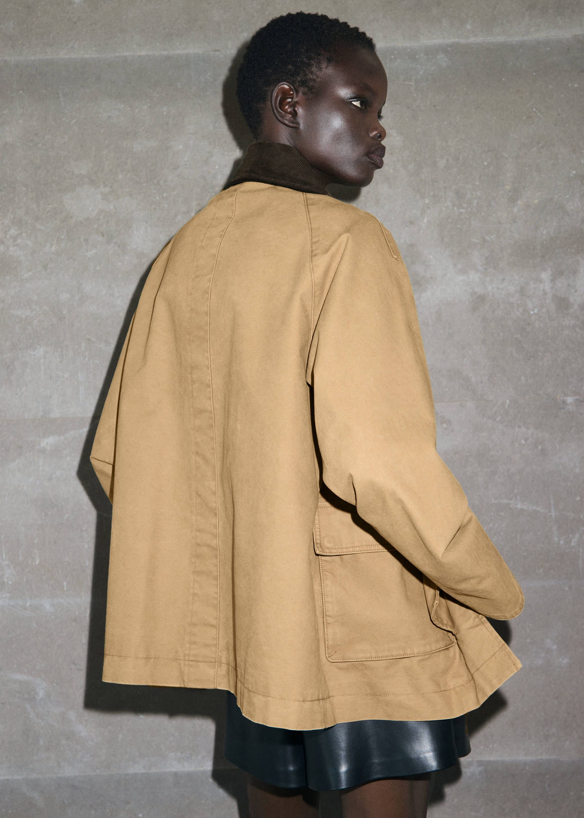 Oversized parka with contrasting collar - Reverse of the article