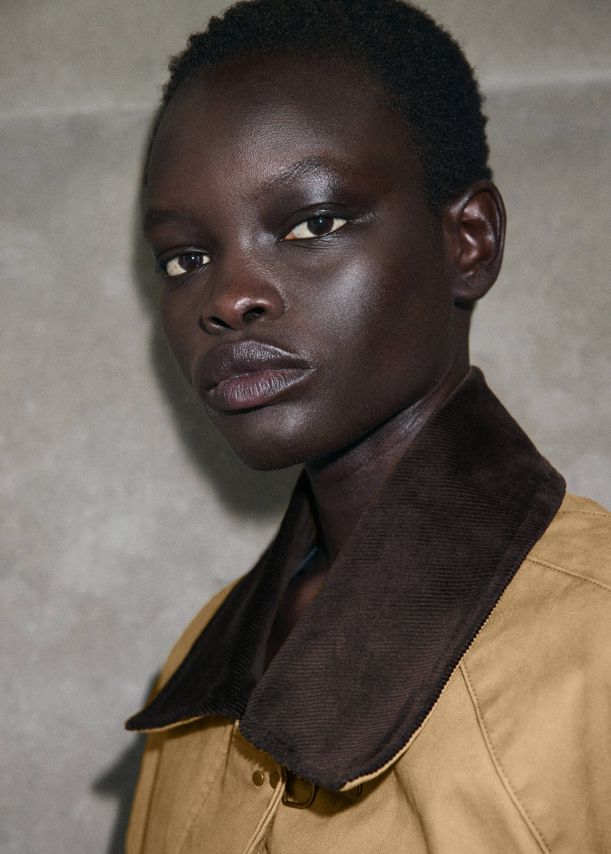 Oversized parka with contrasting collar - Details of the article 1