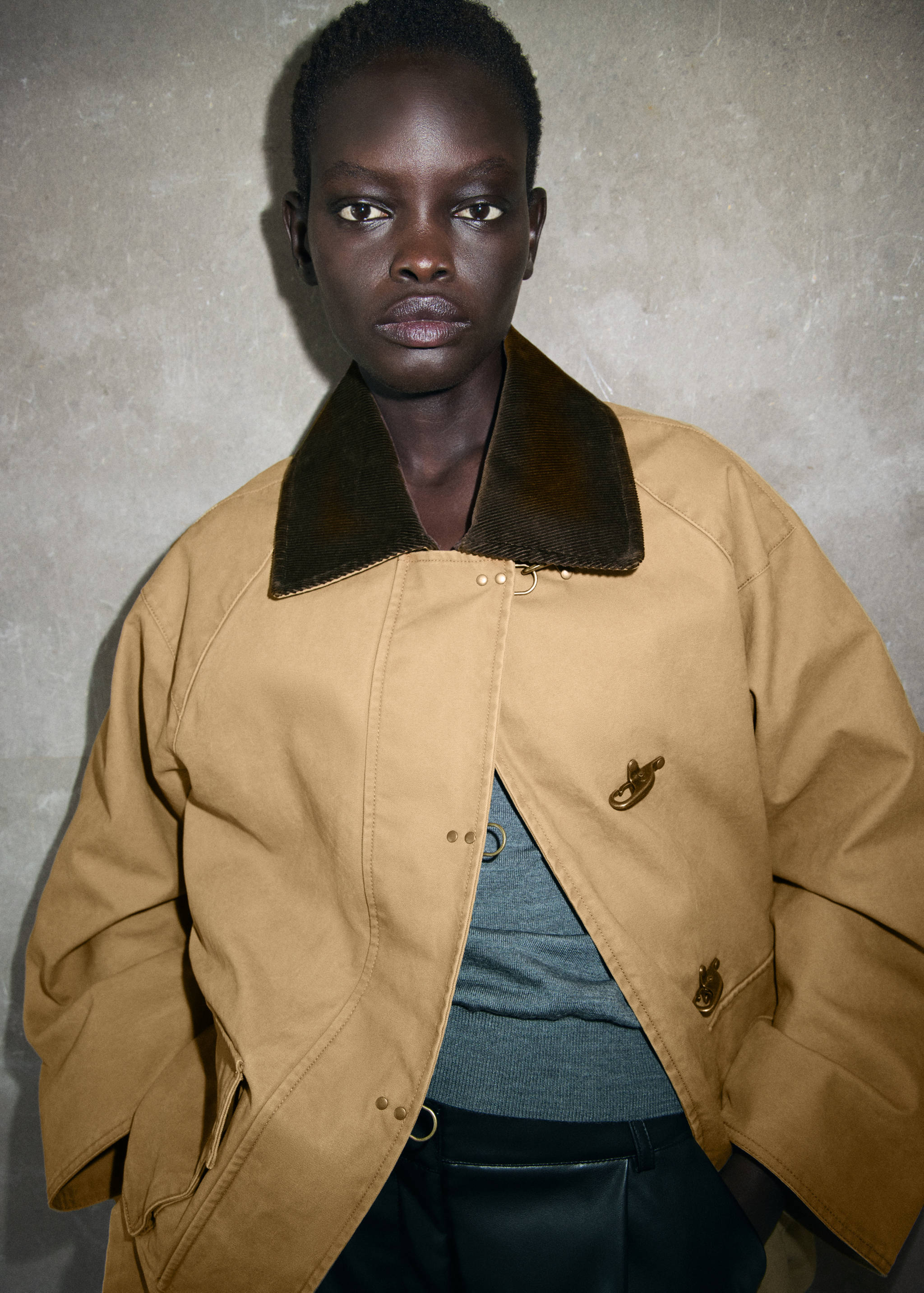 Oversized parka with contrasting collar - Details of the article 2