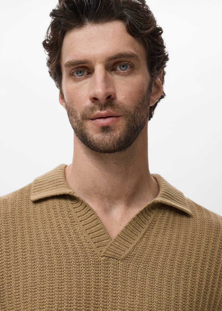 Knitted structured polo sweater — Beige