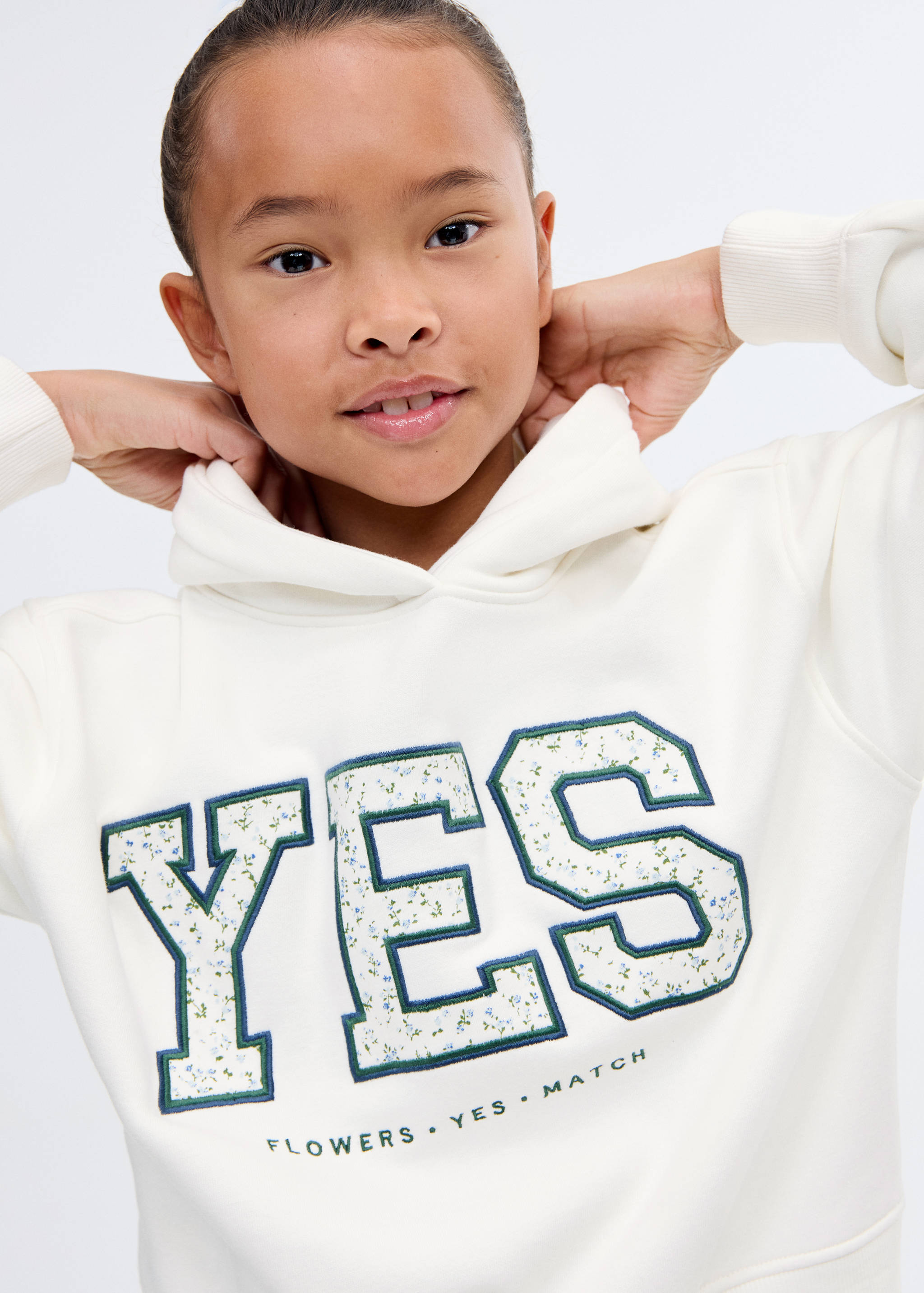 Embroidered sweatshirt with floral pattern - Details of the article 1