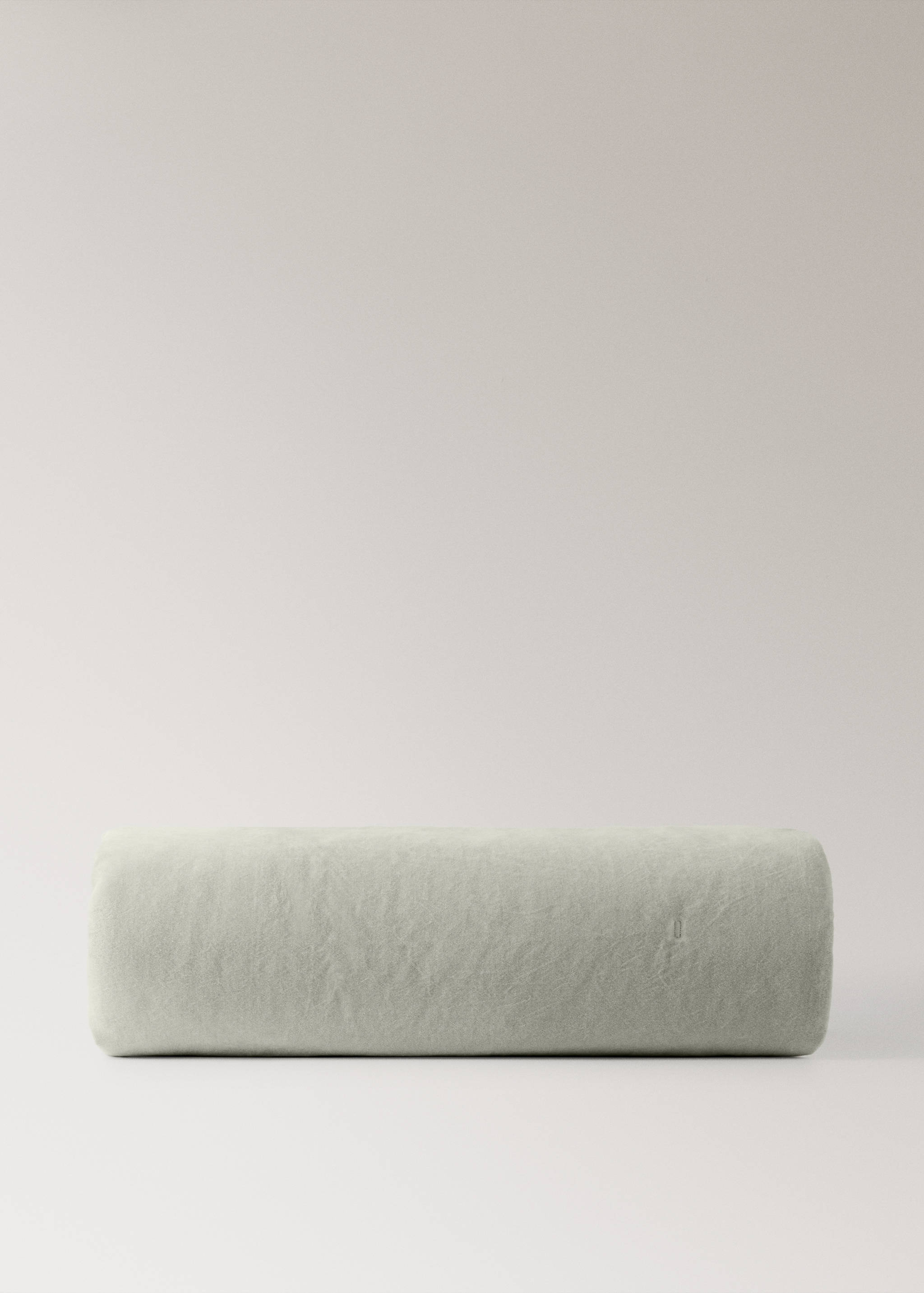 Garment-dyed velvet cotton bedspread for cot - Article without model