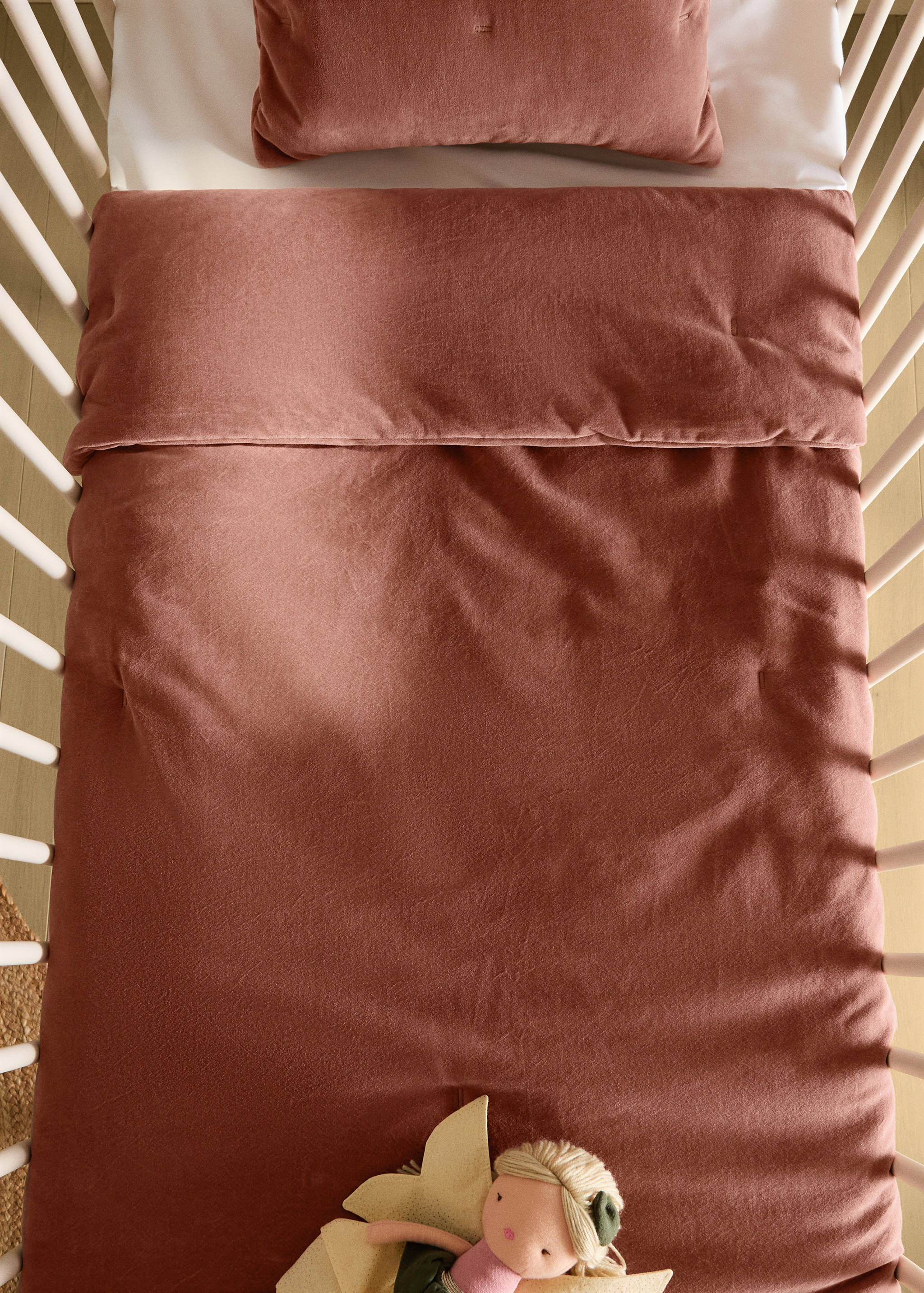 Garment-dyed velvet cotton bedspread for cot - General plane