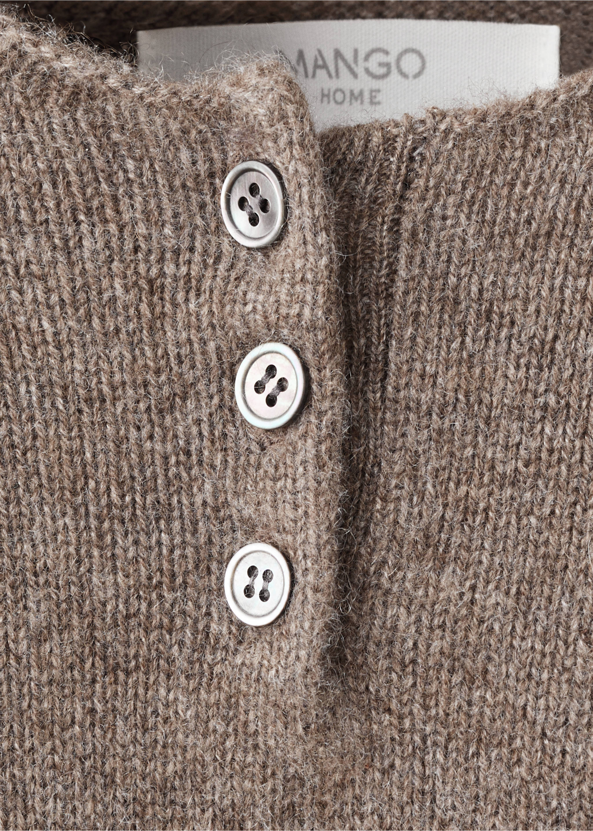 Baby cashmere pyjama - Details of the article 2, Medium Brown. Ref: 17085167-00.