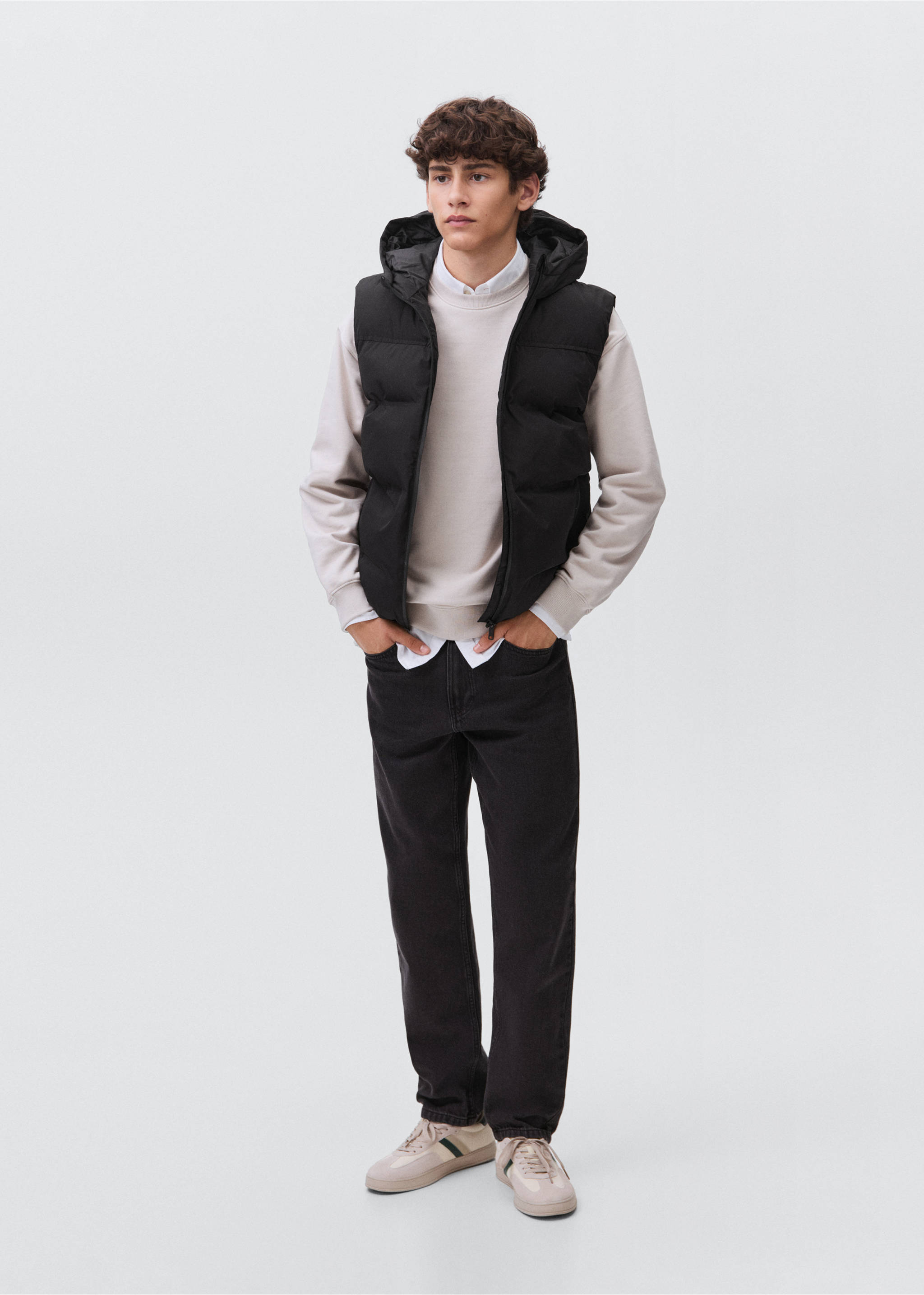 Стеганый жилет с капюшоном - Общий план, Черный. Ref: 17085784-00.