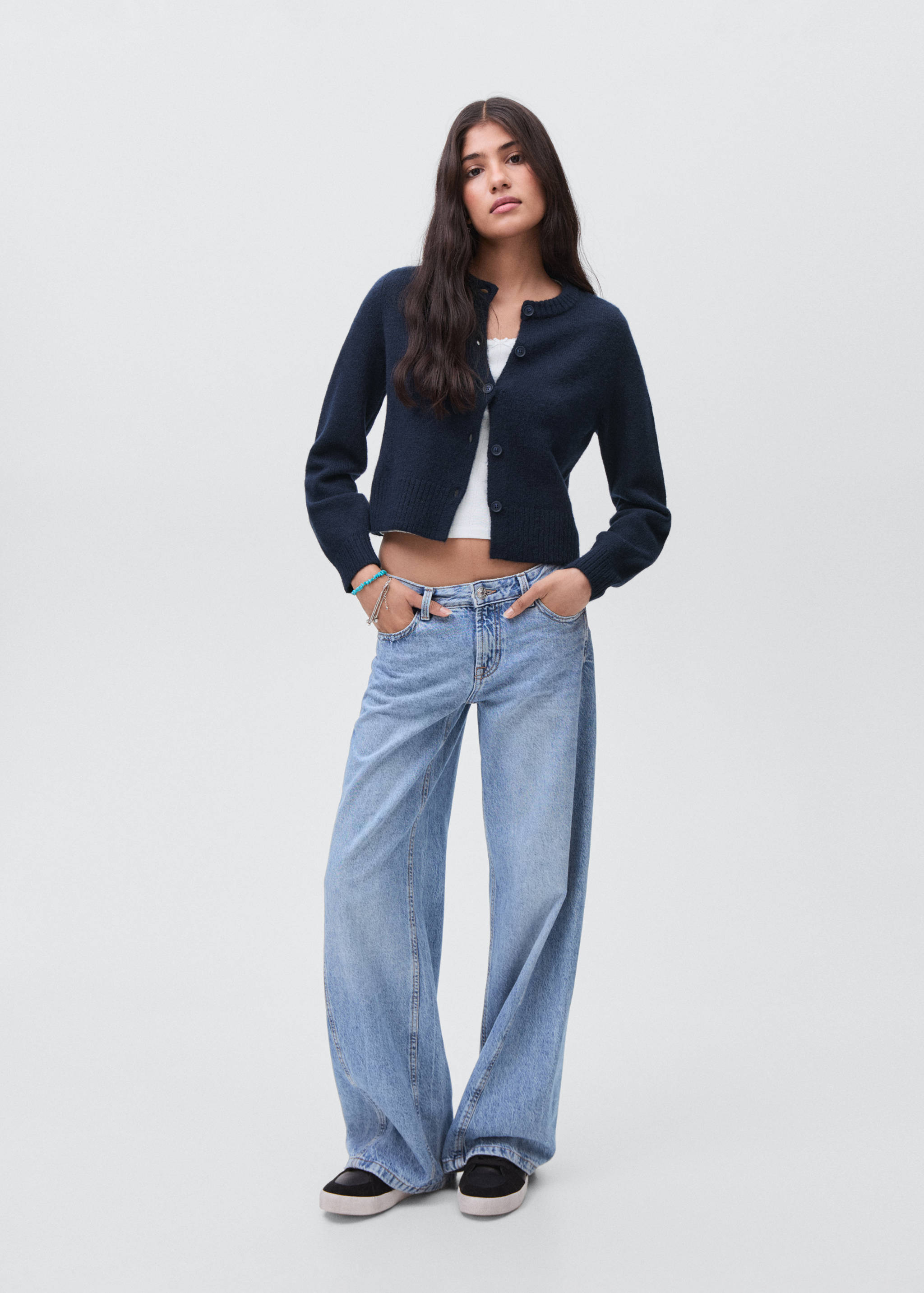 Knitted button cardigan - General plane