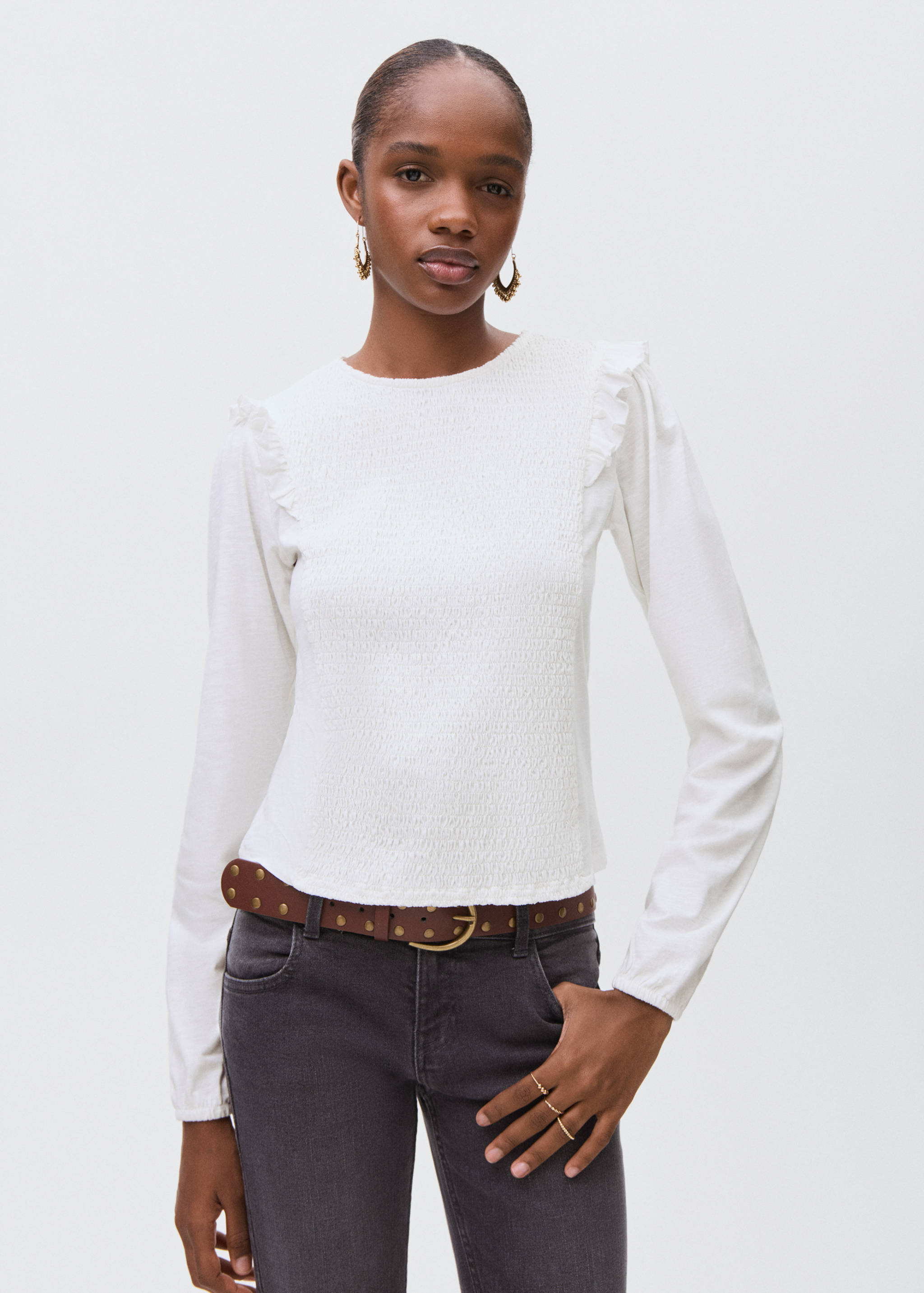 Koszulka marszczona z falbankami - Plan średni